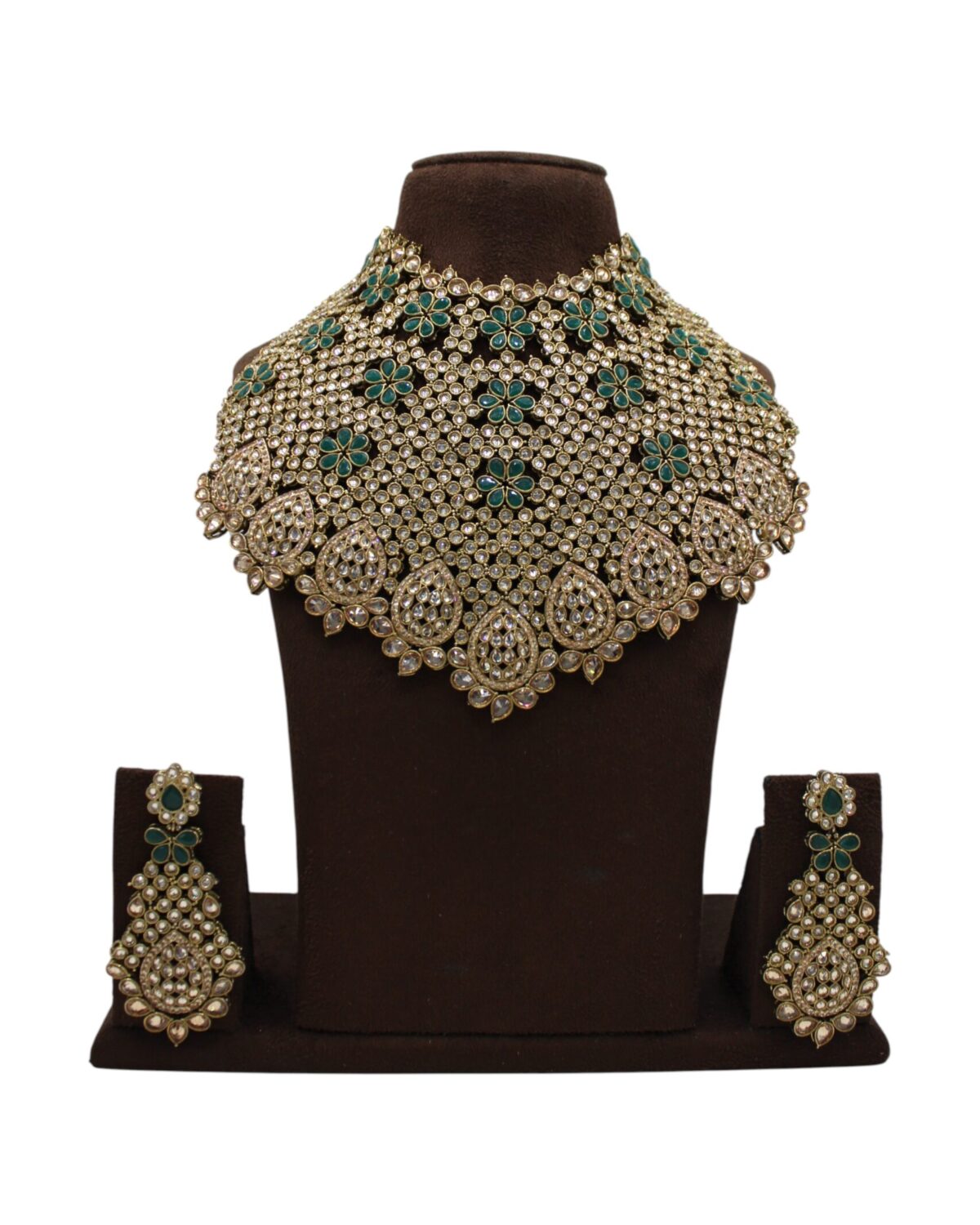 Exquisite Traditional Indian Jewelry Set with Emerald Accents