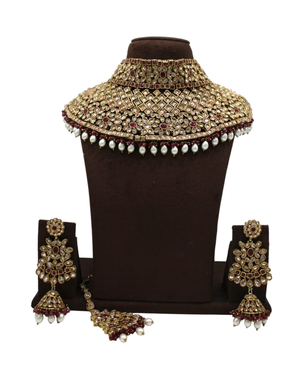 Exquisite Traditional Indian Jewelry Set with Intricate Design