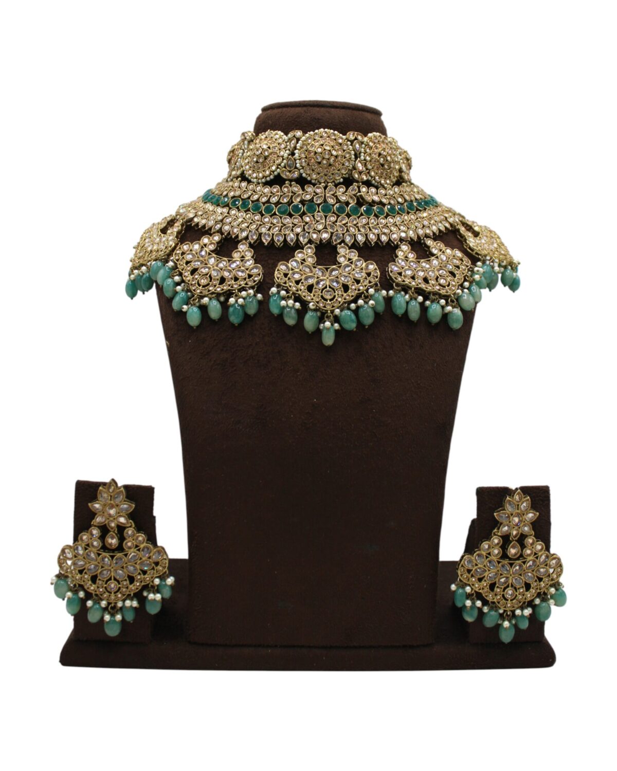 Elegant Traditional Jewelry Set with Turquoise Accents