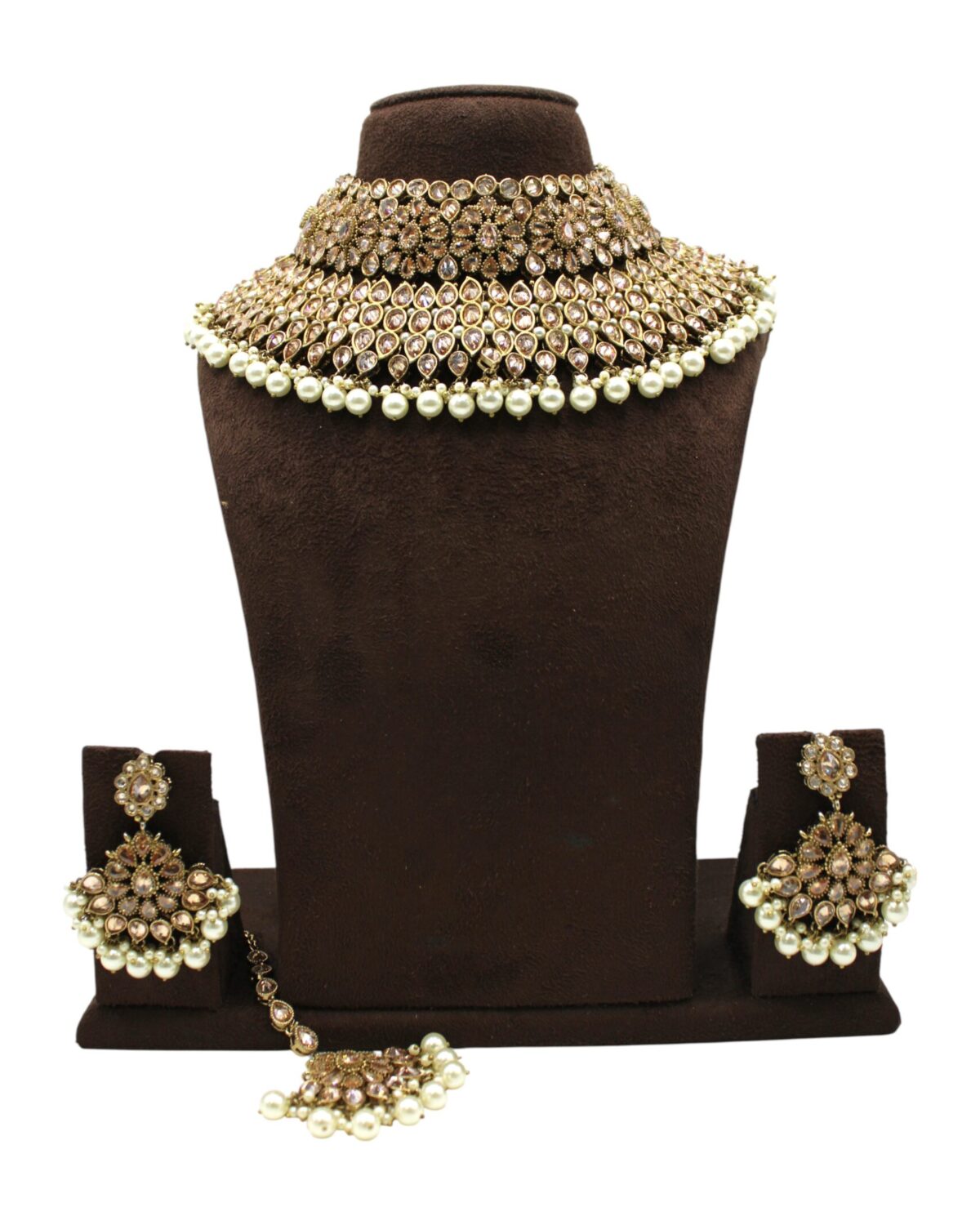 Elegant Traditional Jewelry Set with Pearl Accents