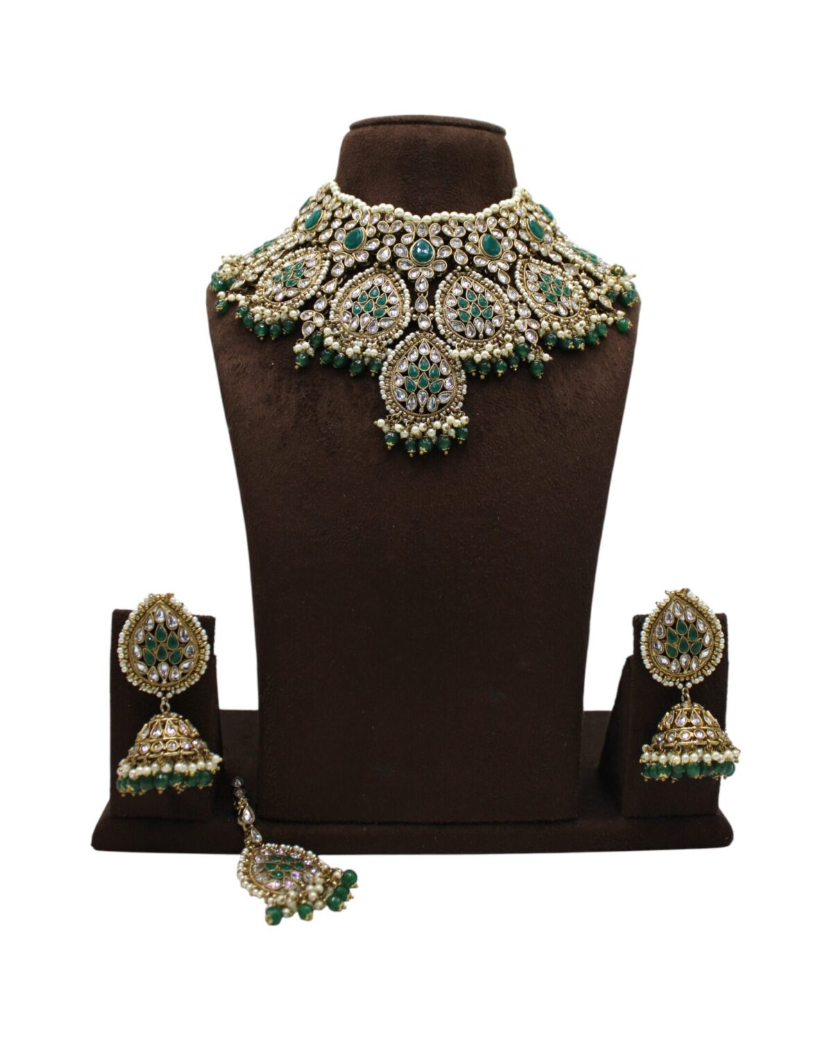 Elegant Traditional Indian Jewelry Set with Emerald Accents
