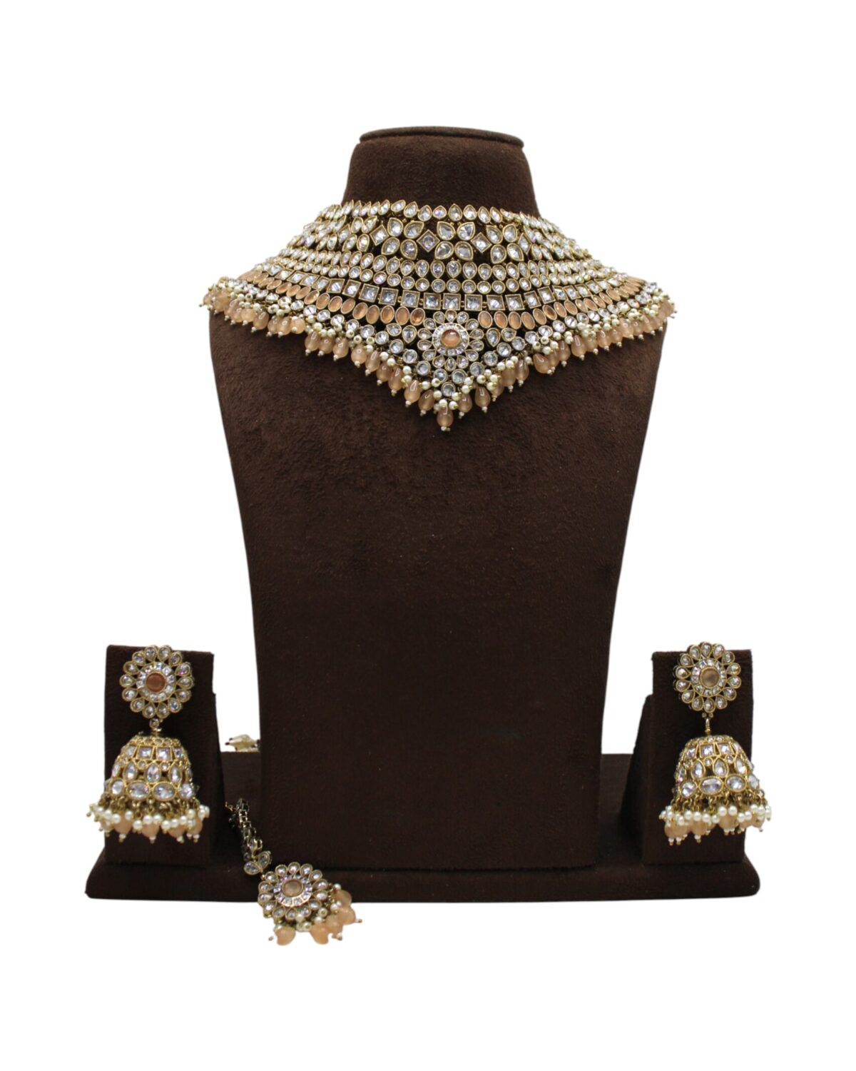 Elegant Traditional Jewelry Set with Intricate Design