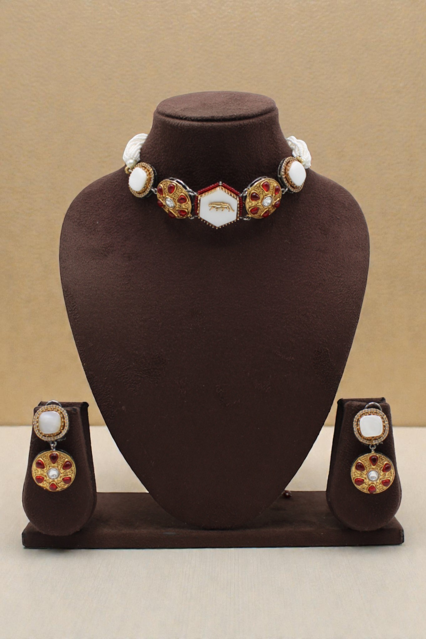 Elegant Traditional Jewelry Set with Red and White Accents - Image 3