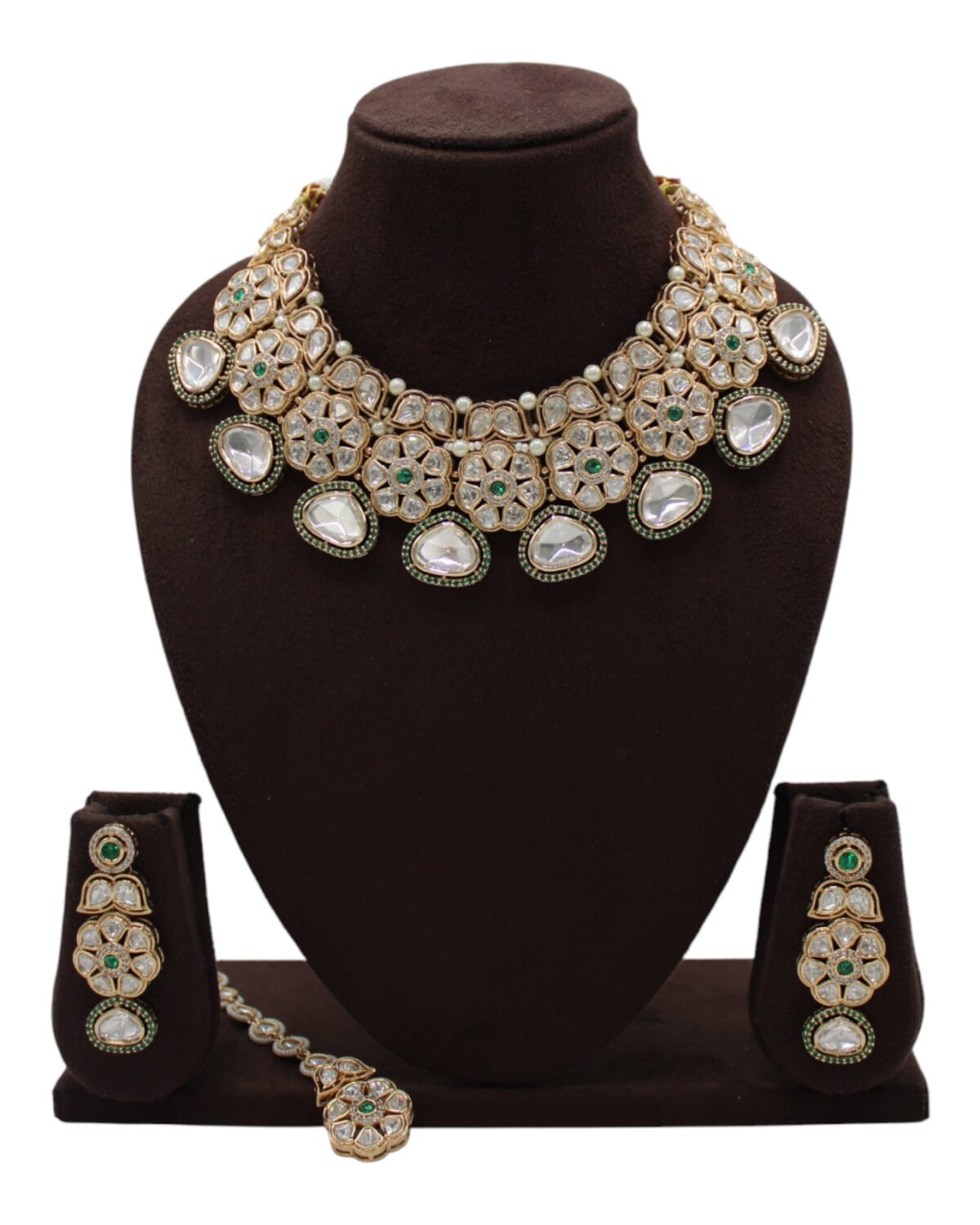 Elegant Traditional Jewelry Set with Intricate Design