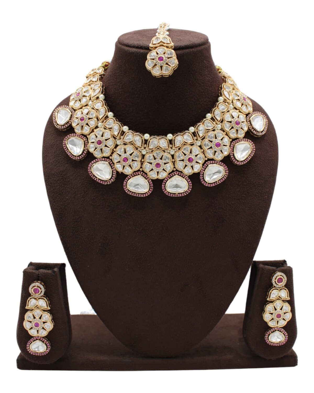 Elegant Traditional Jewelry Set with Pearls and Gemstones