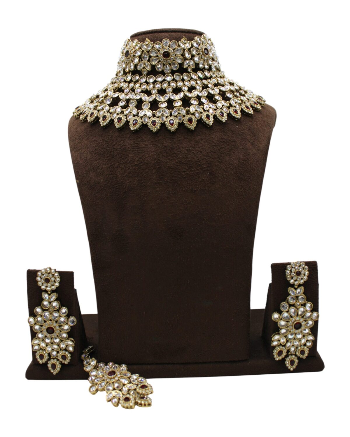 Elegant Traditional Jewelry Set with Intricate Design