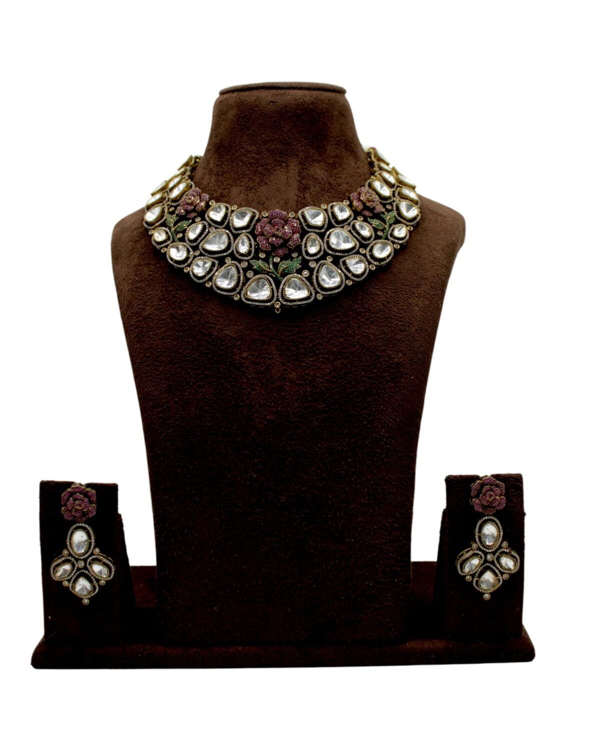 Elegant Traditional Jewelry Set with Intricate Design