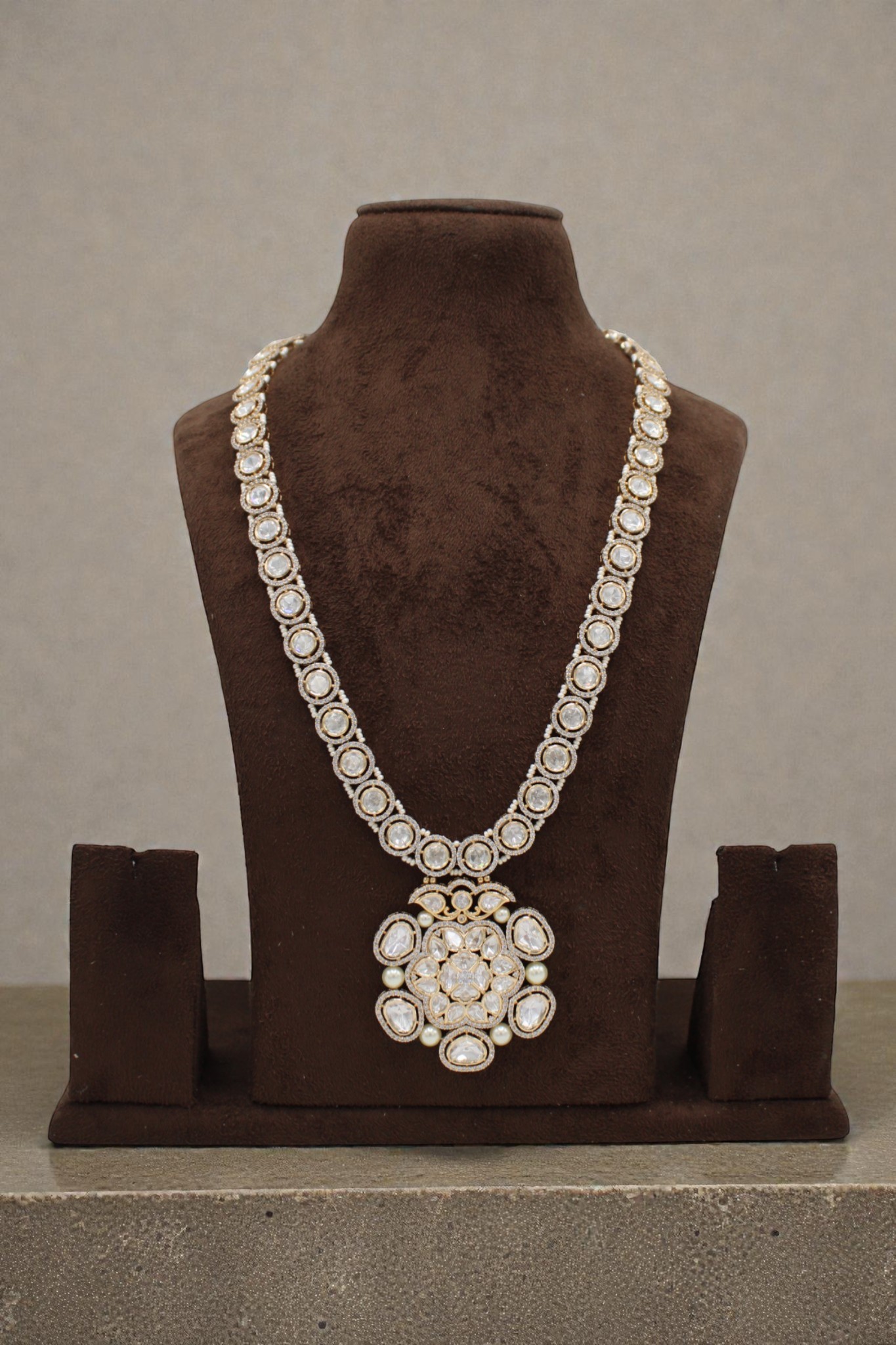 Elegant Gold and Diamond Necklace Display - Image 3