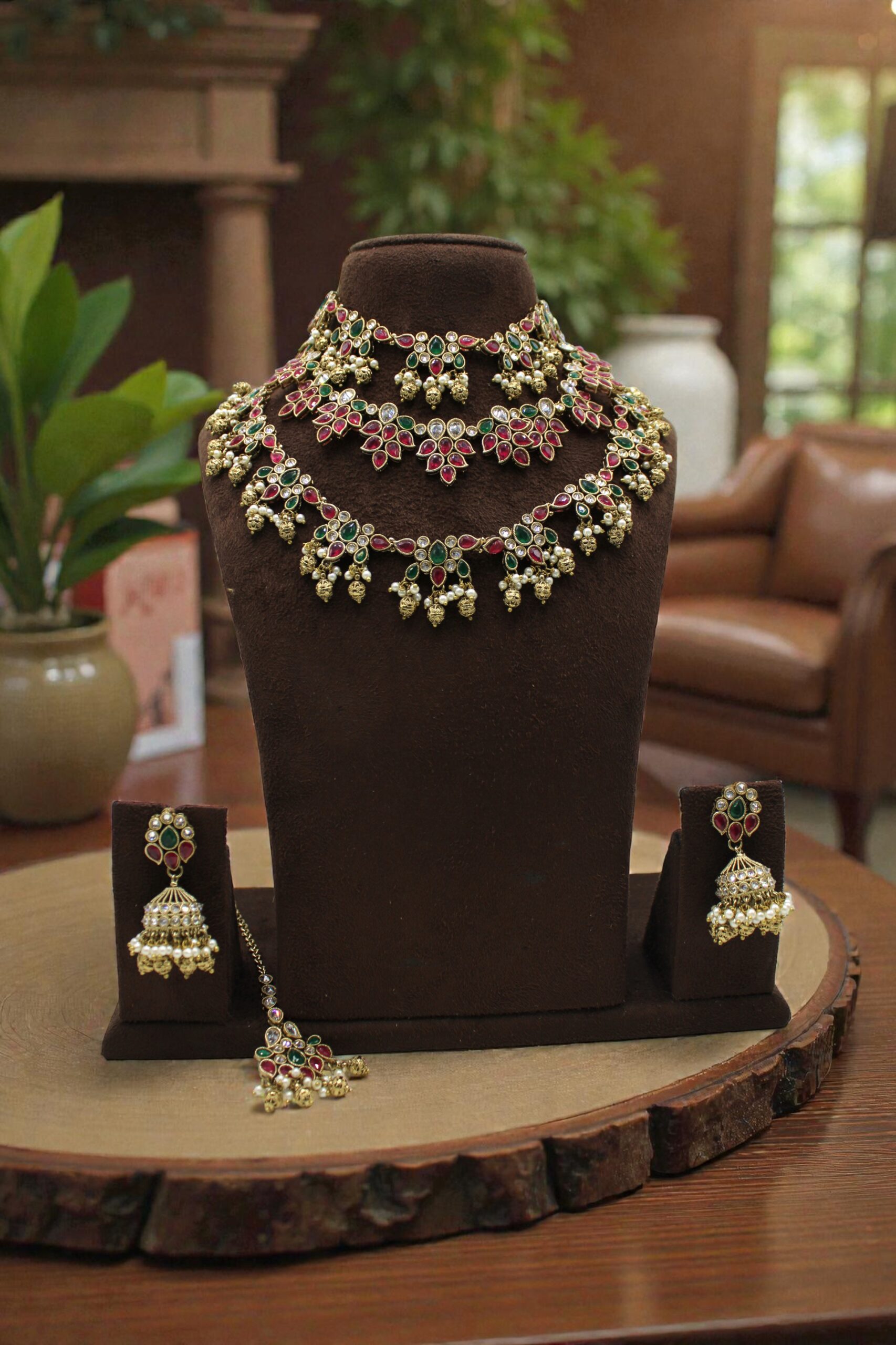 Elegant Traditional Indian Jewelry Set with Floral Design - Image 2