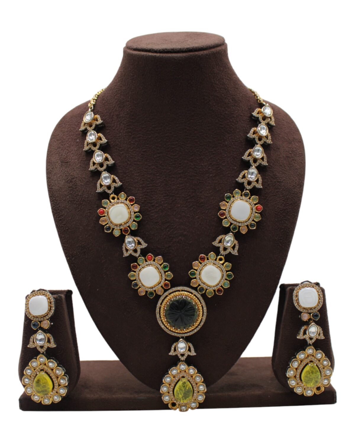 Elegant Traditional Indian Jewelry Set with Intricate Design