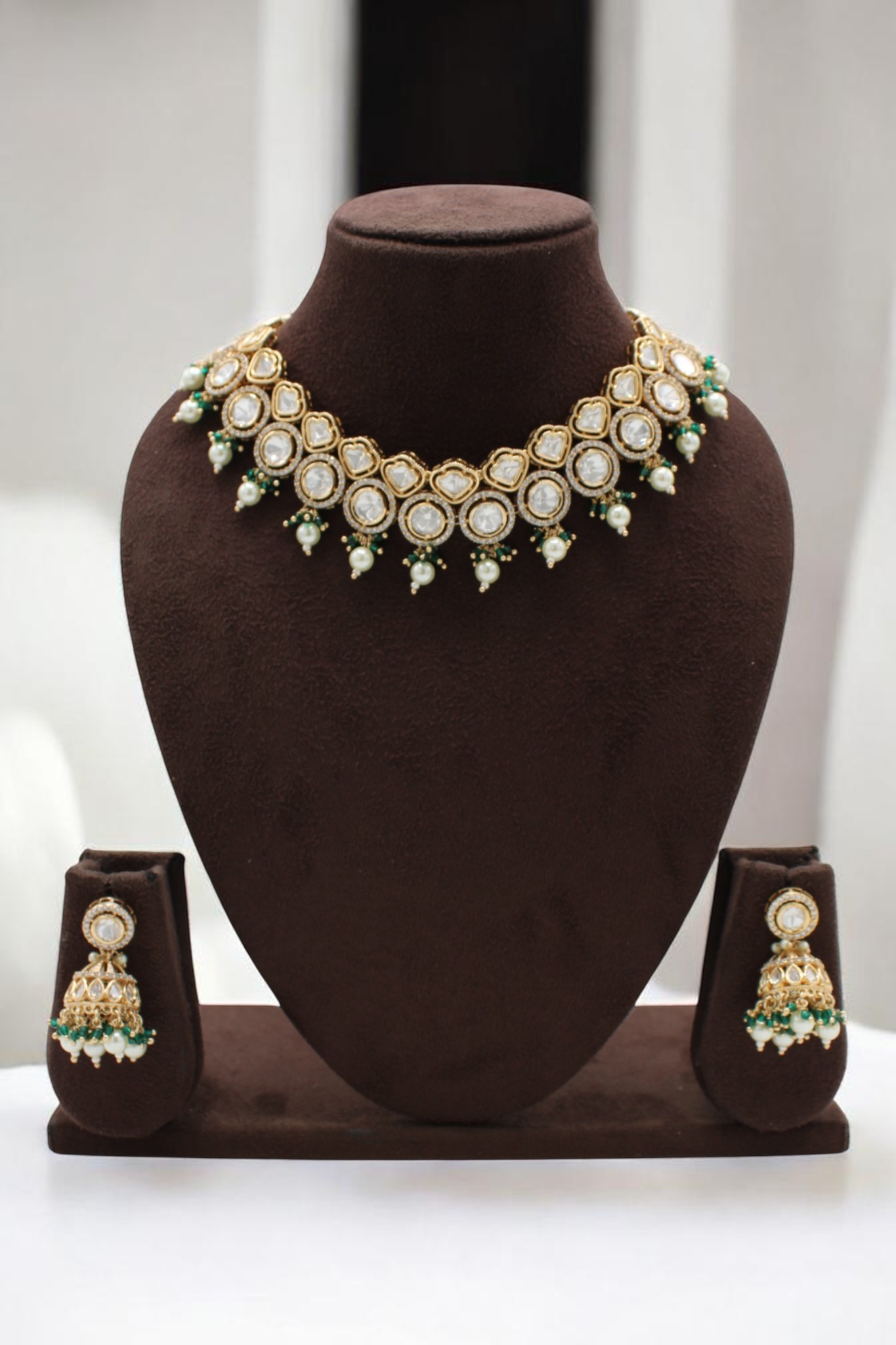 Elegant Gold and Pearl Necklace Set with Matching Earrings - Image 2