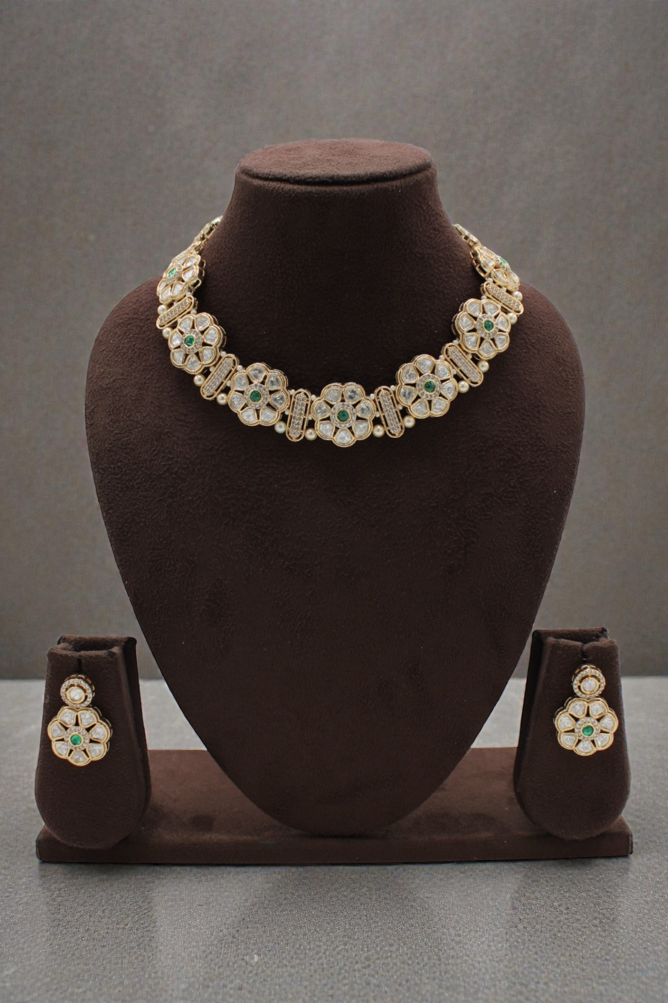 Elegant Floral Motif Necklace and Earring Set - Image 3