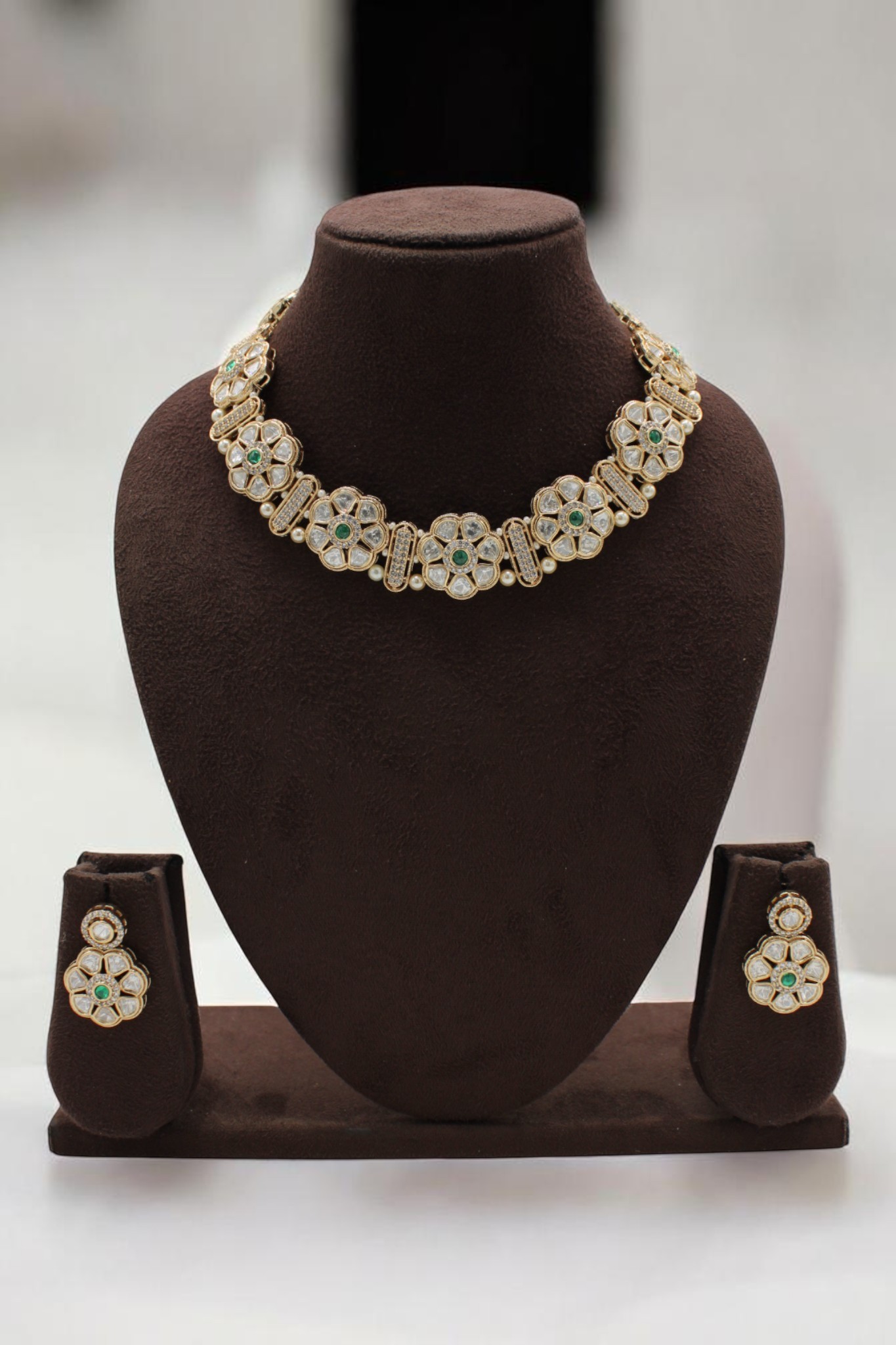Elegant Floral Motif Necklace and Earring Set - Image 2