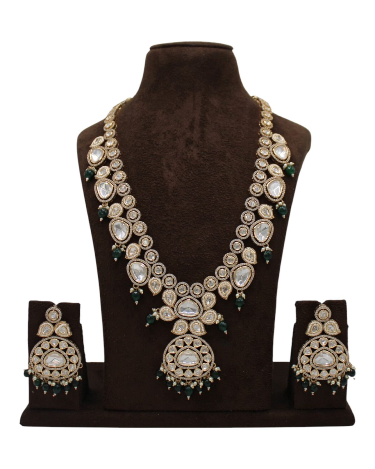 Elegant Traditional Jewelry Set with Intricate Design