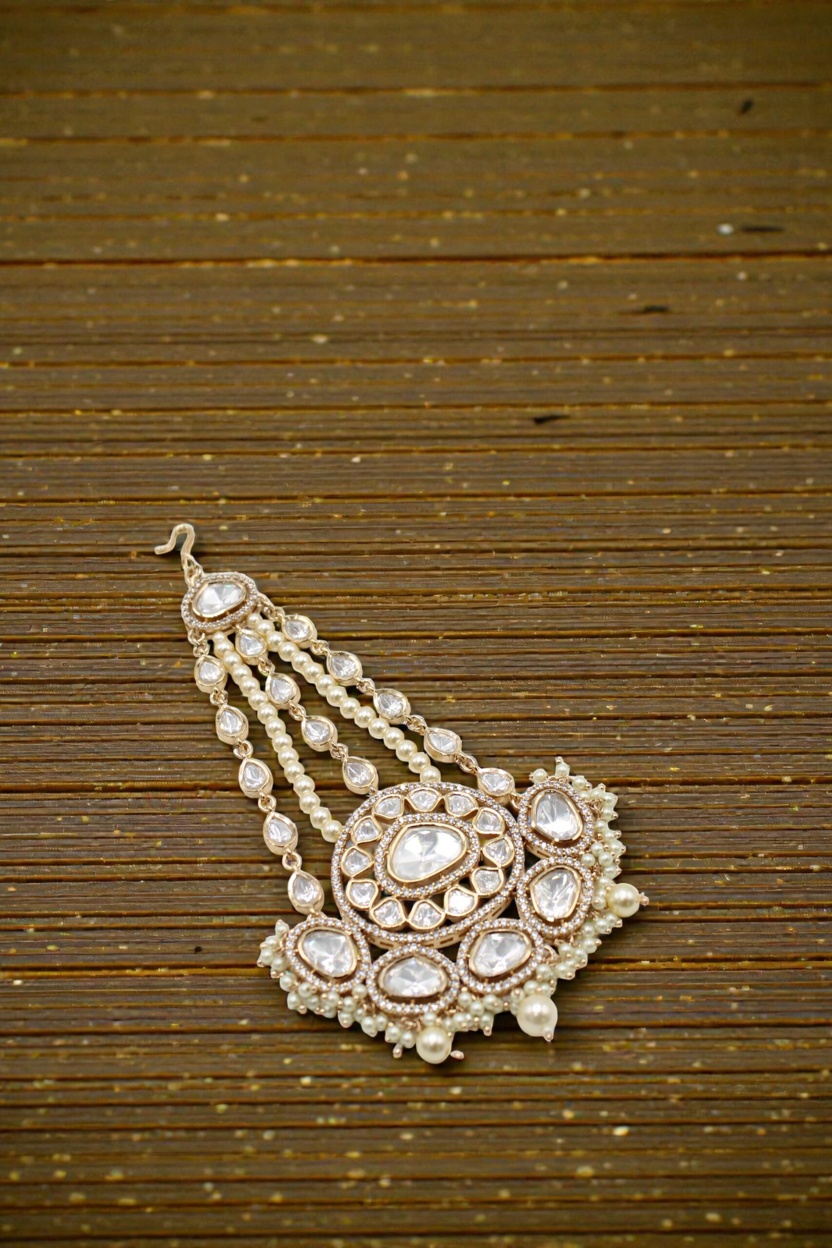Elegant Vintage-Inspired Statement Earring - Image 3