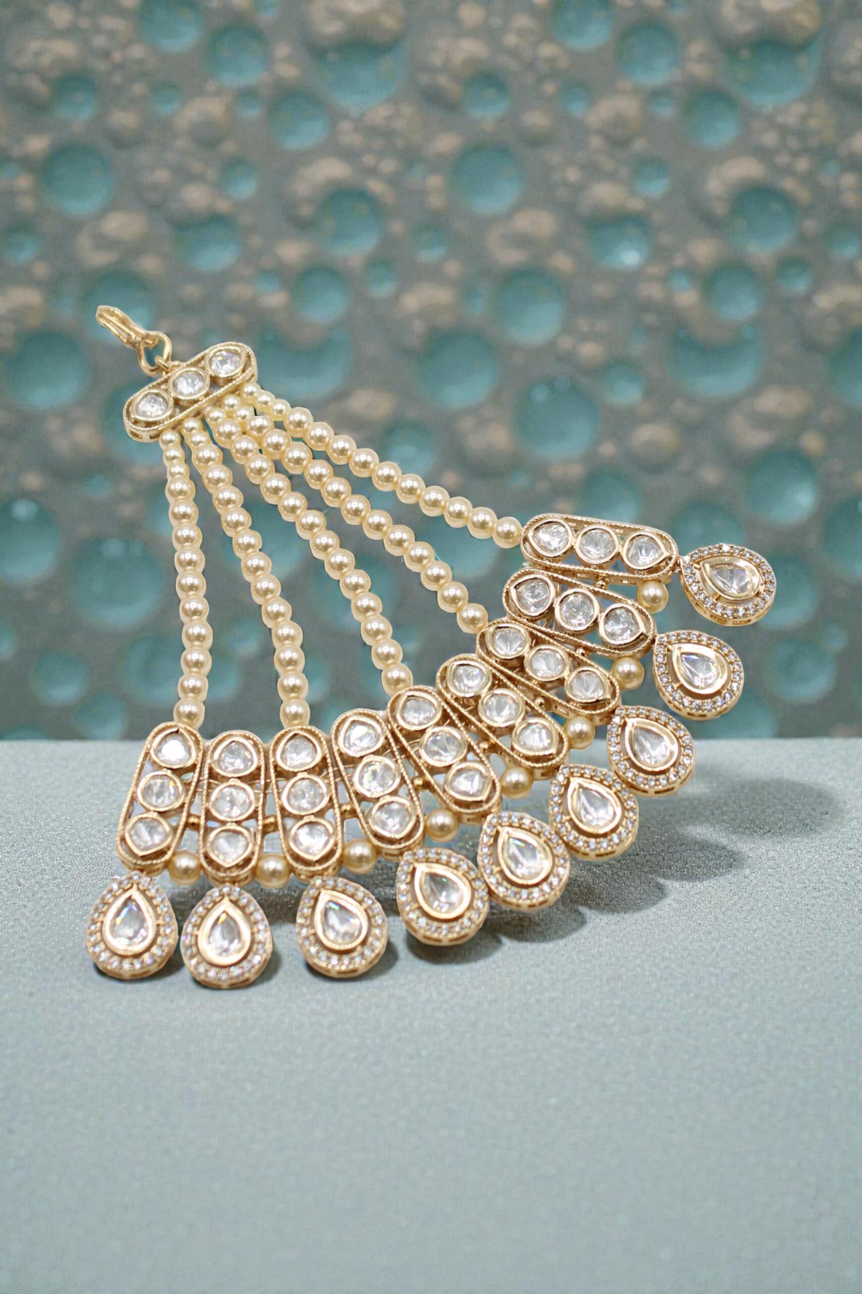 Elegant Gold and Pearl Statement Necklace - Image 2