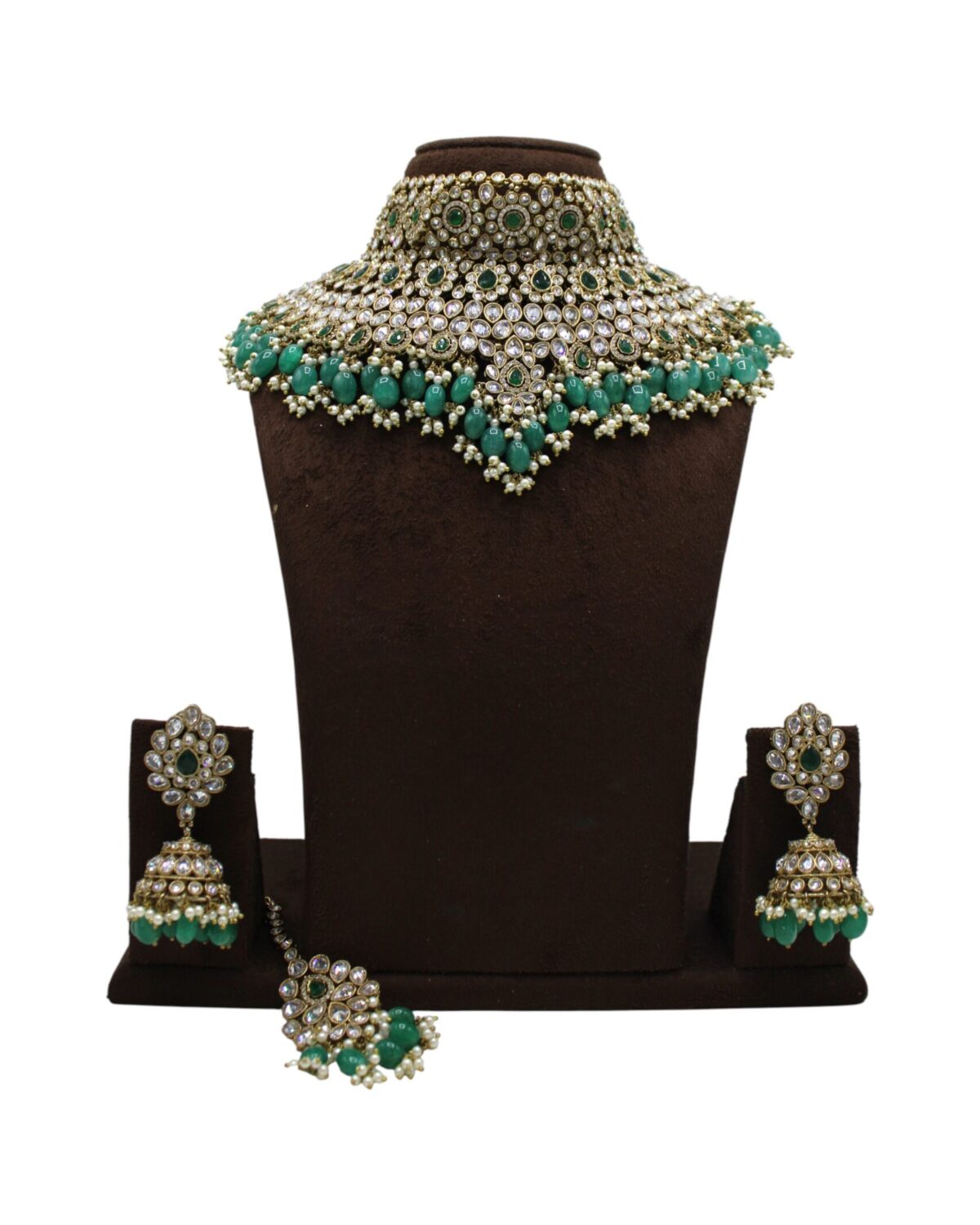 Elegant Emerald and Pearl Necklace Set