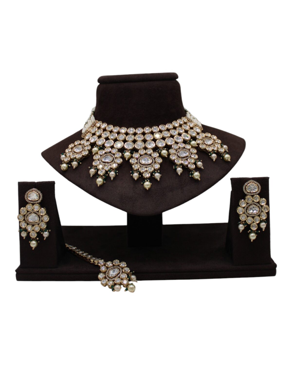 Elegant Traditional Jewelry Set with Intricate Design