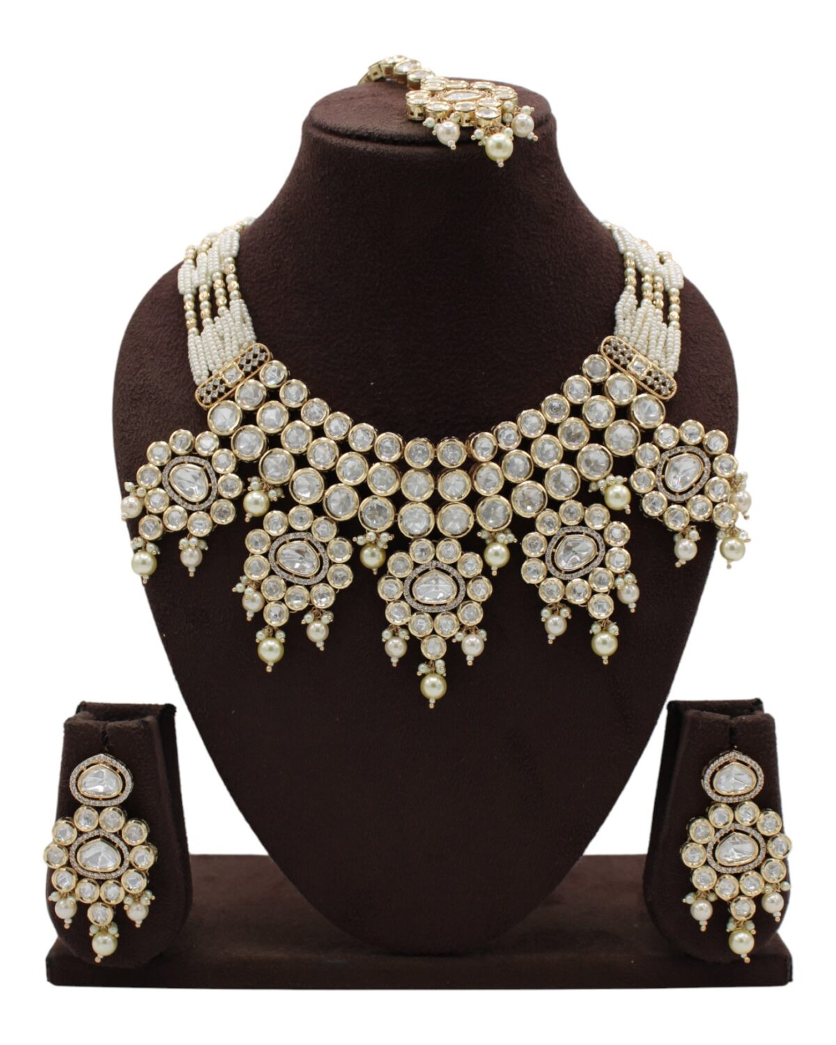 Elegant Traditional Jewelry Set with Intricate Design