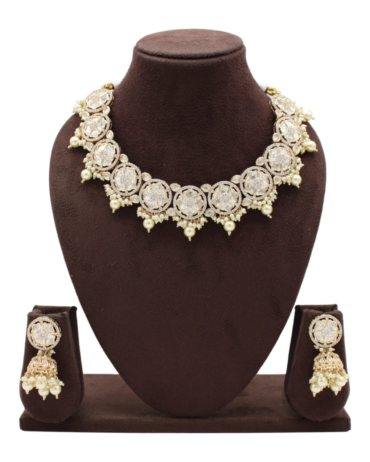 Elegant Traditional Jewelry Set with Intricate Design