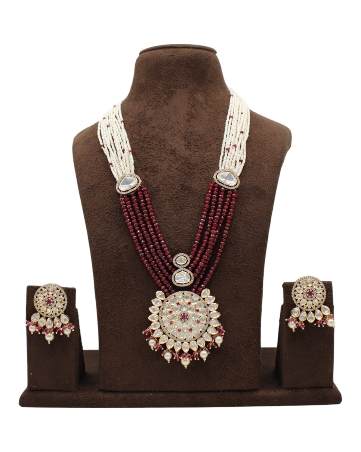 Elegant Multi-Layered Necklace Set with Intricate Design