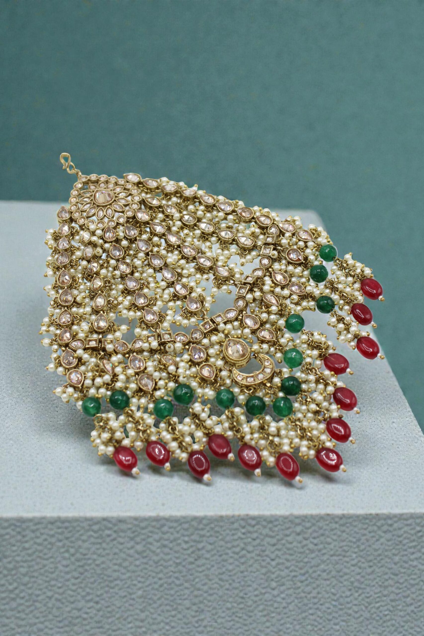 Exquisite Traditional Indian Jewelry with Pearls and Gemstones - Image 2