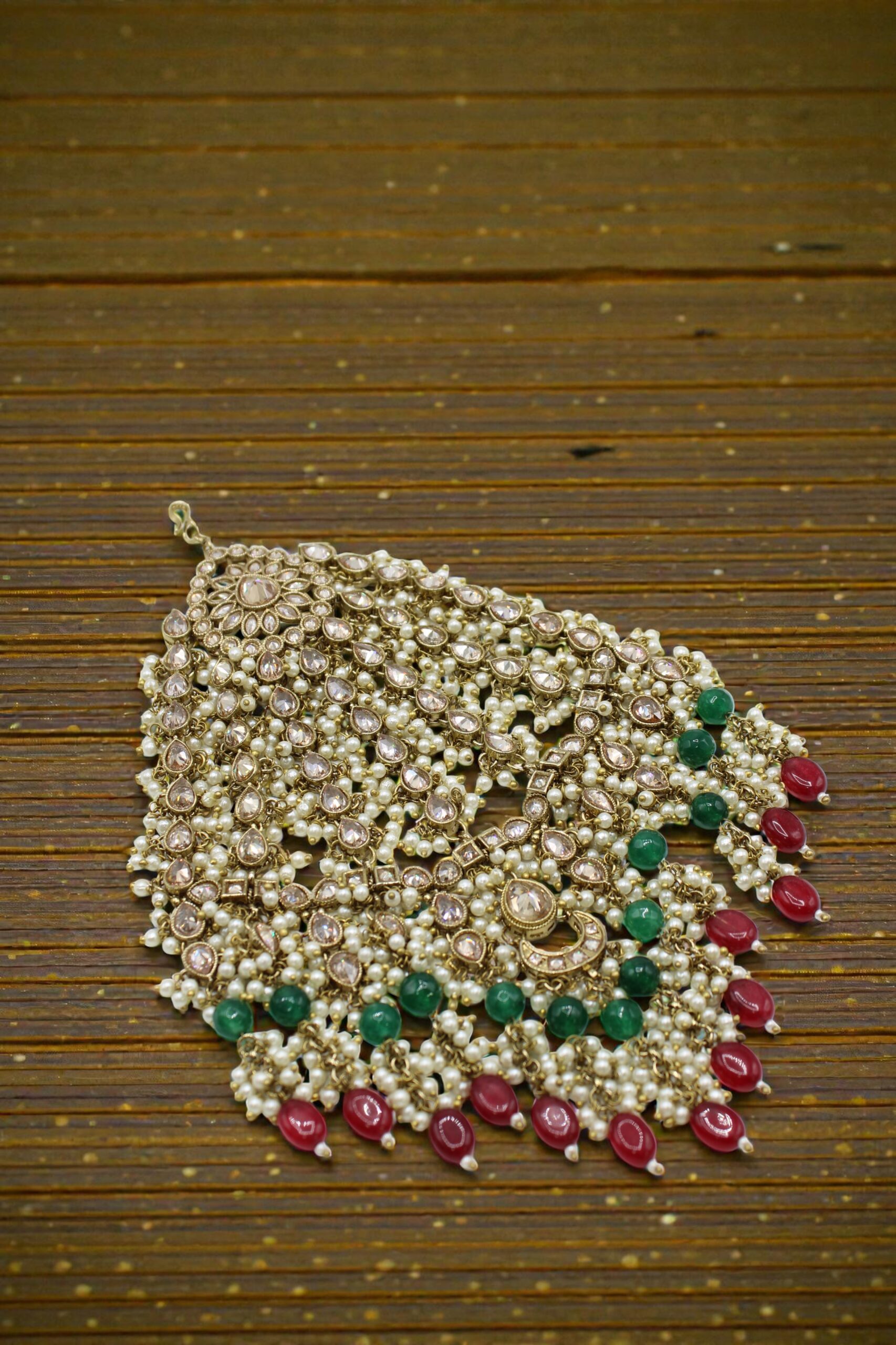 Exquisite Traditional Indian Jewelry with Pearls and Gemstones - Image 3