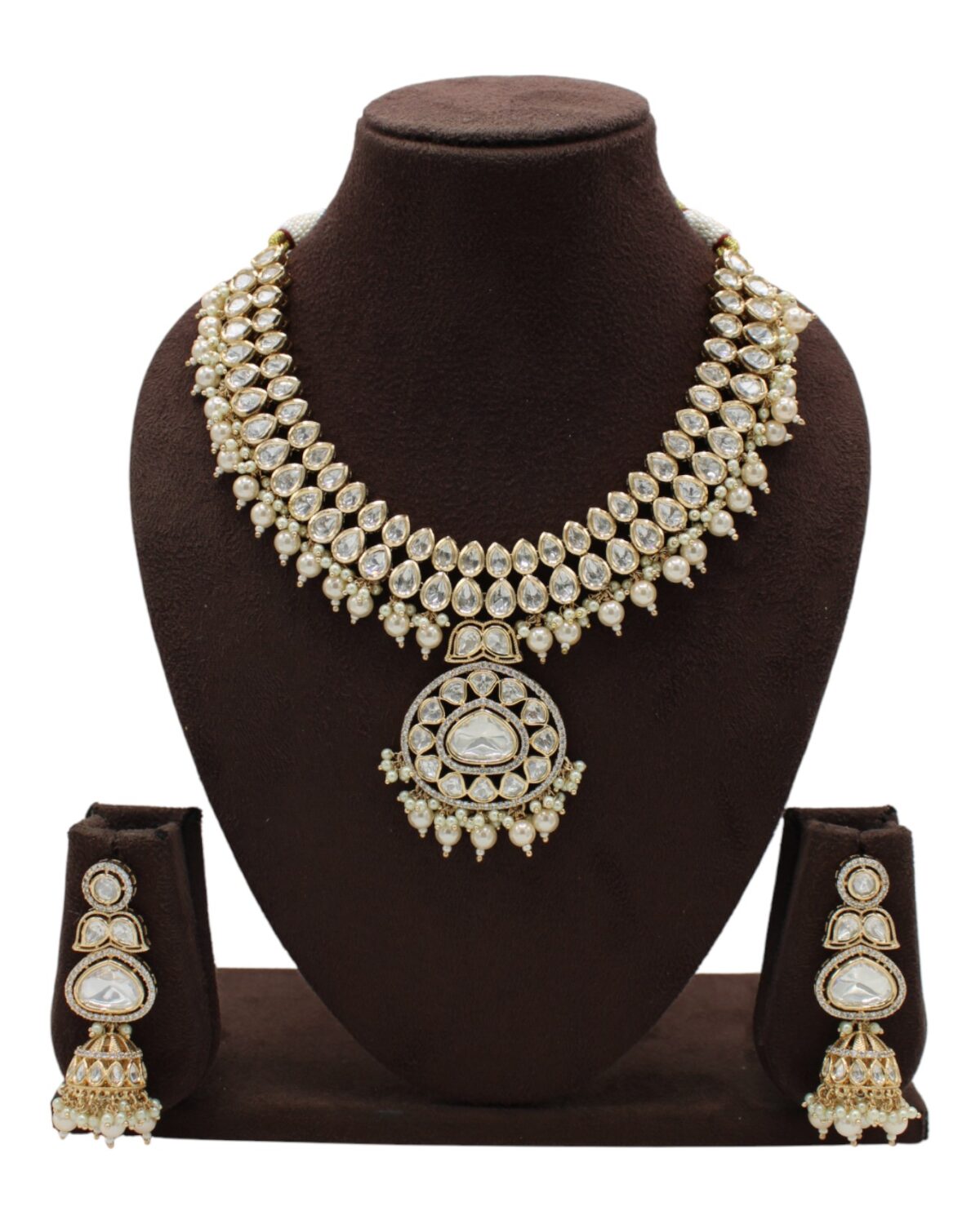 Elegant Traditional Jewelry Set with Intricate Design