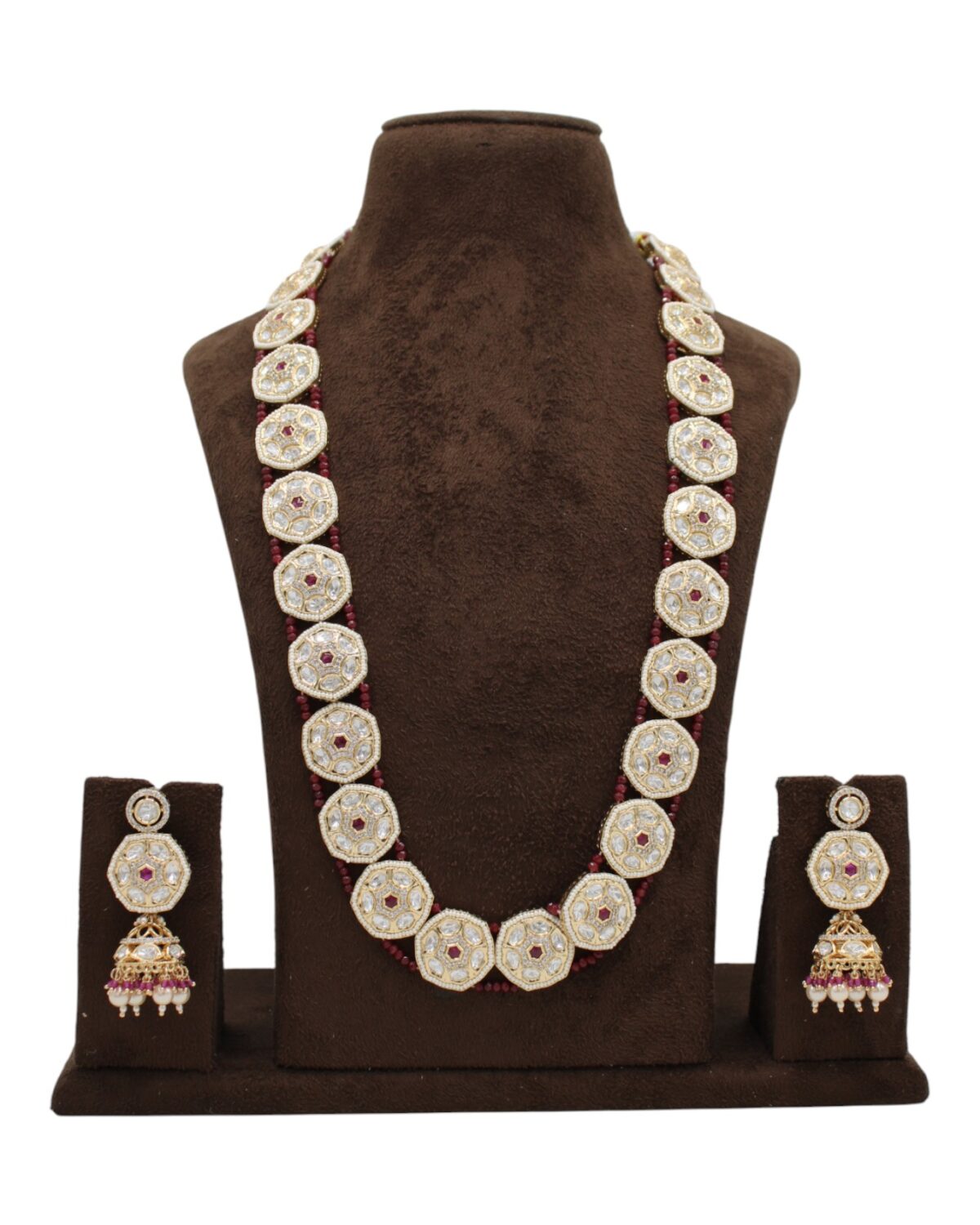 Elegant Traditional Jewelry Set with Intricate Design