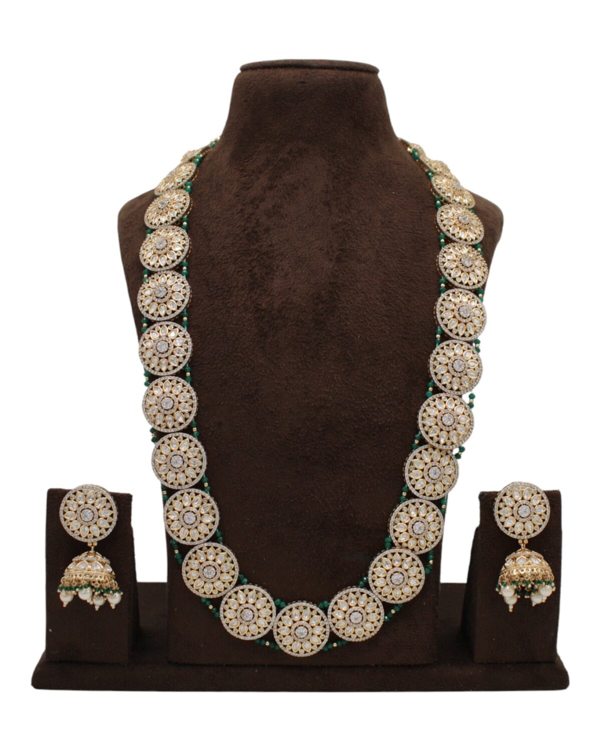 Elegant Traditional Jewelry Set with Intricate Design