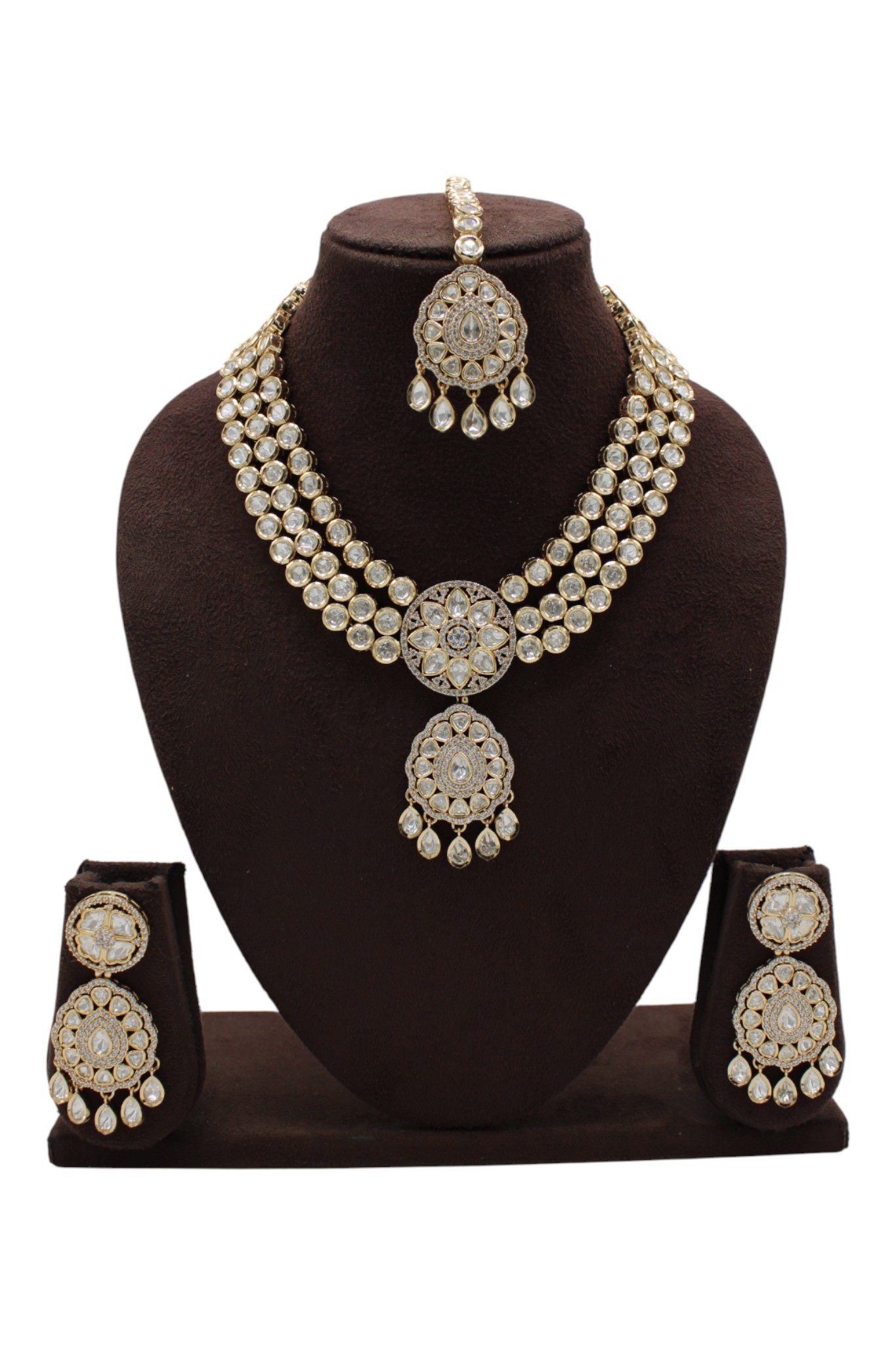 Elegant Gold-Plated Jewelry Set with Intricate Design