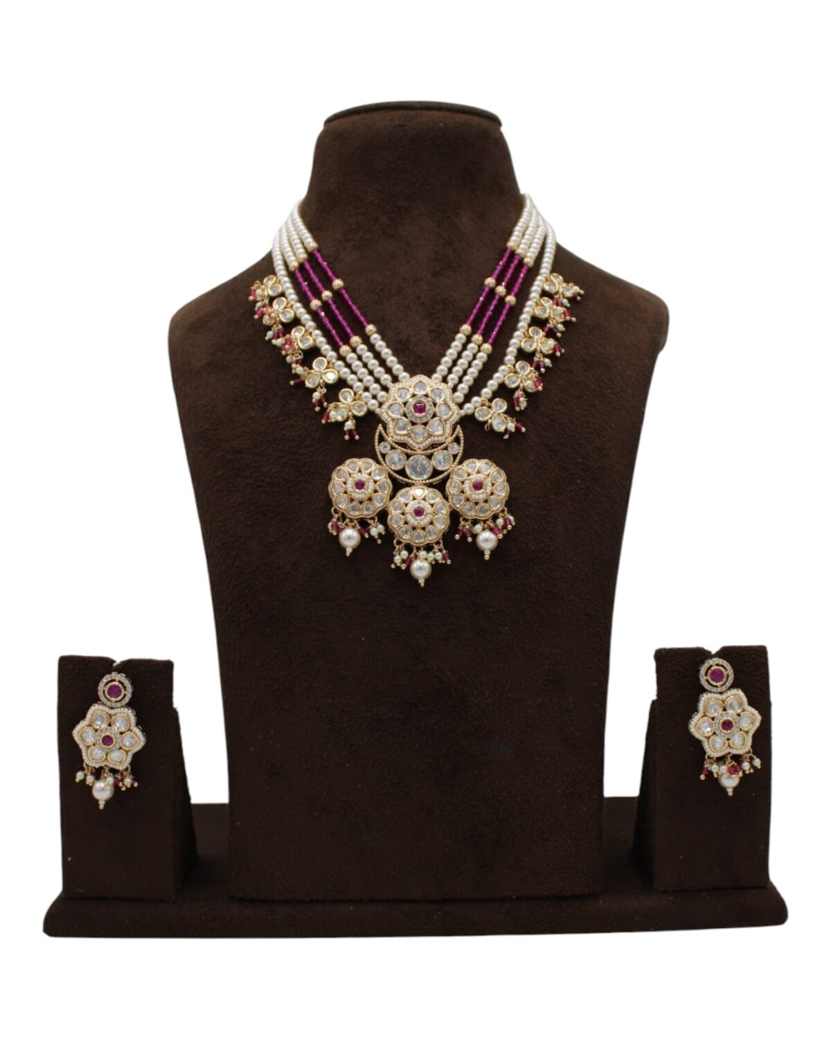 Elegant Traditional Jewelry Set with Pearls and Gemstones