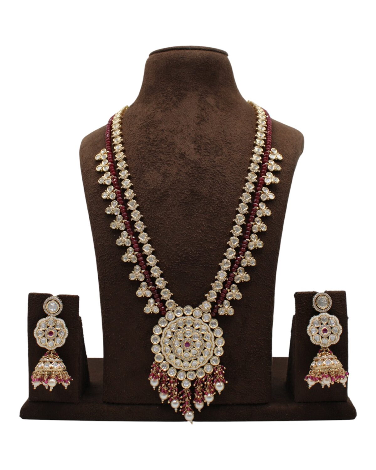 Elegant Traditional Jewelry Set with Intricate Design