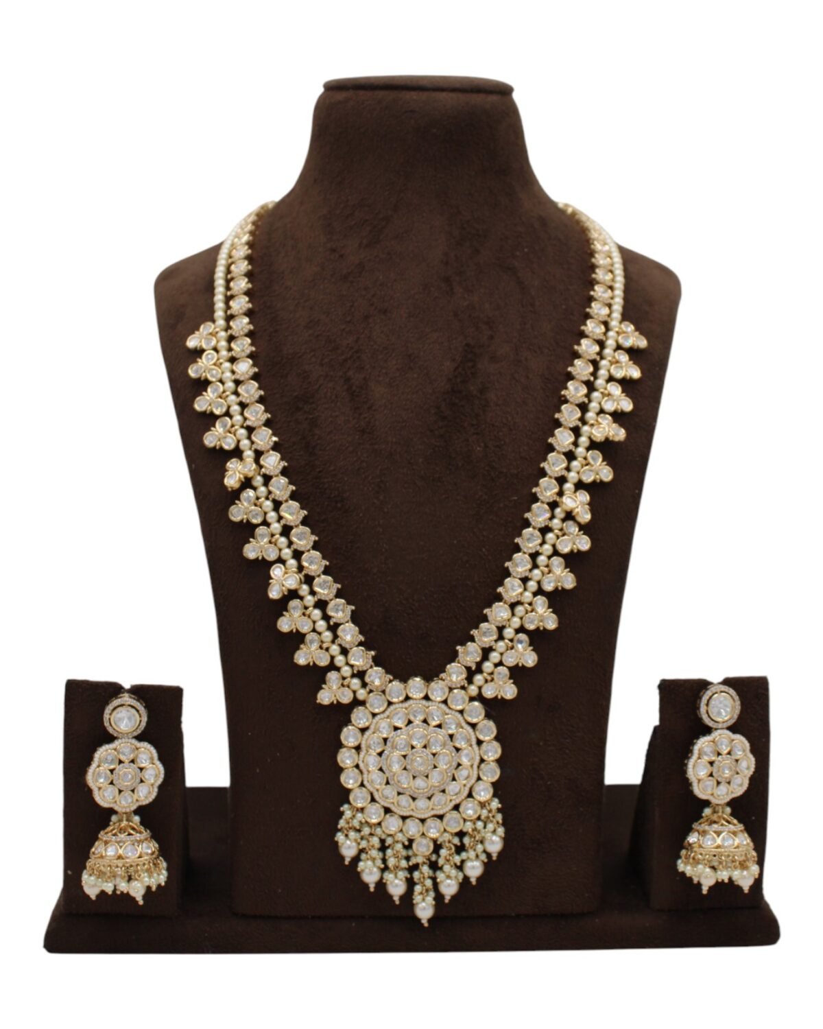 Elegant Traditional Jewelry Set with Intricate Design