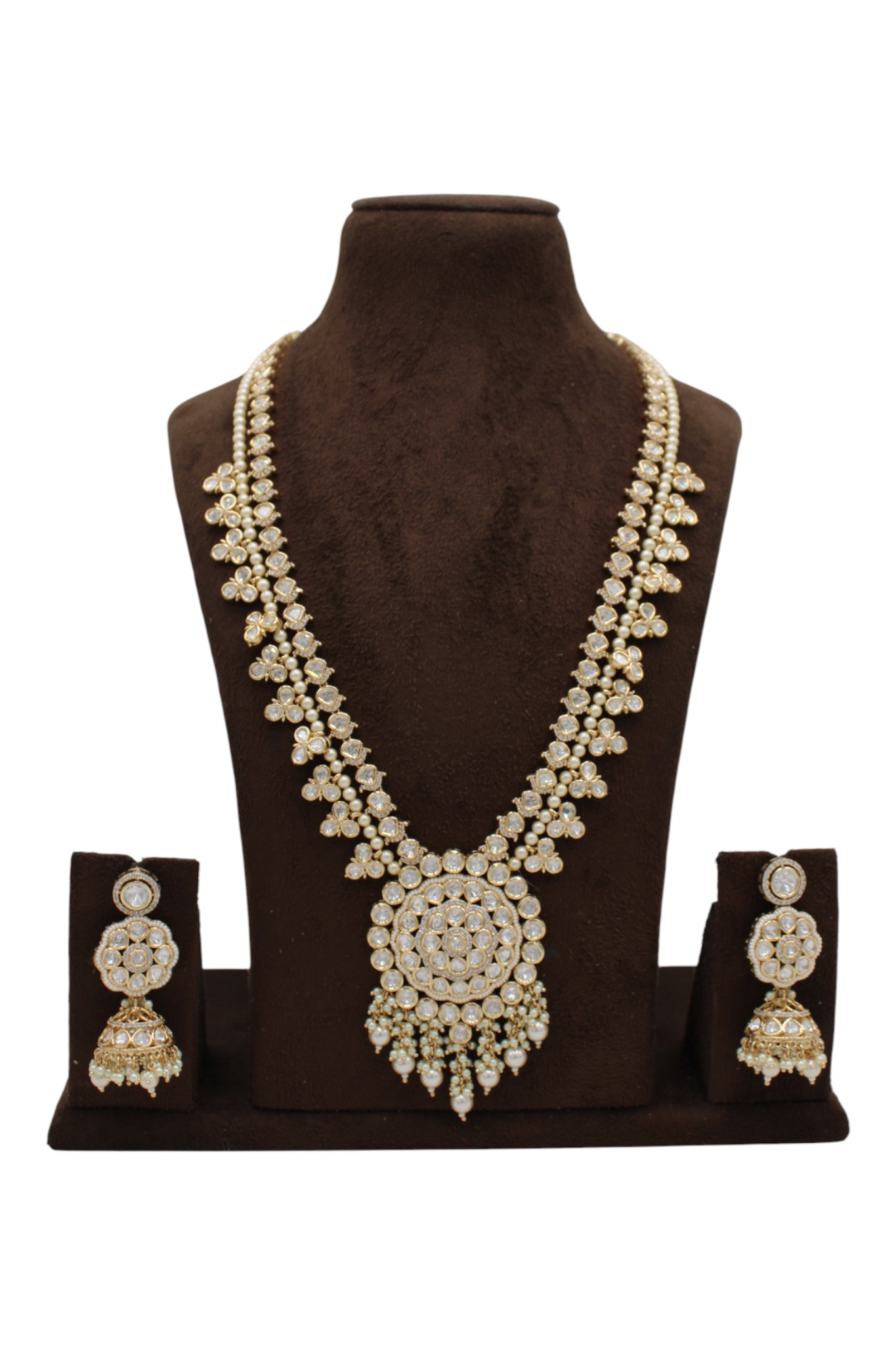 Elegant Traditional Jewelry Set with Intricate Design