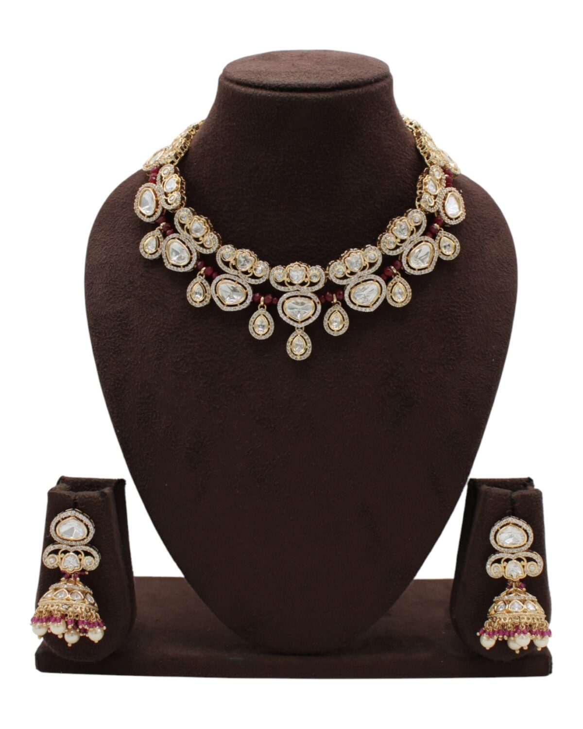 Elegant Traditional Jewelry Set with Intricate Design
