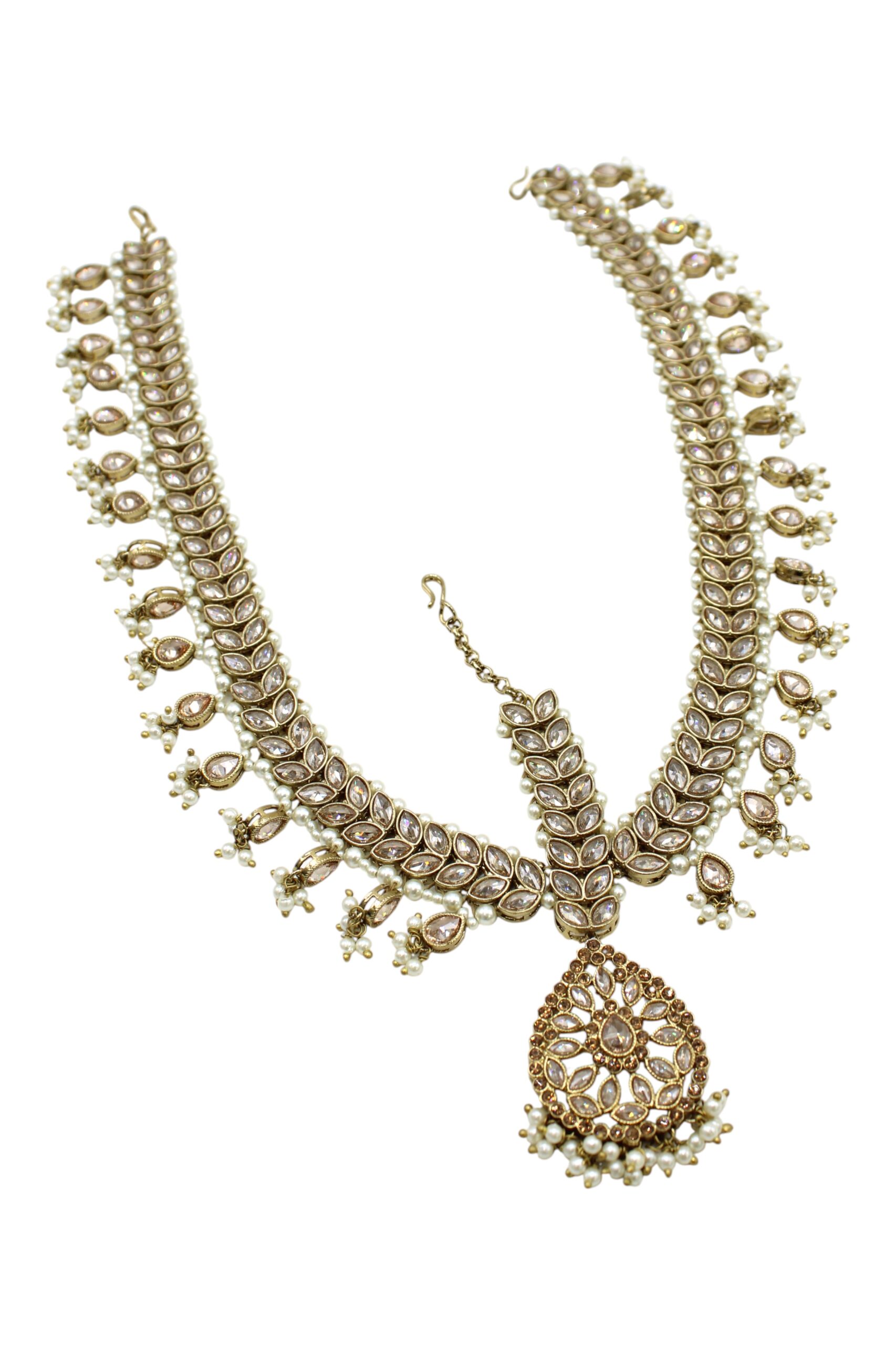 Elegant Traditional Gold Necklace with Pearl Accents
