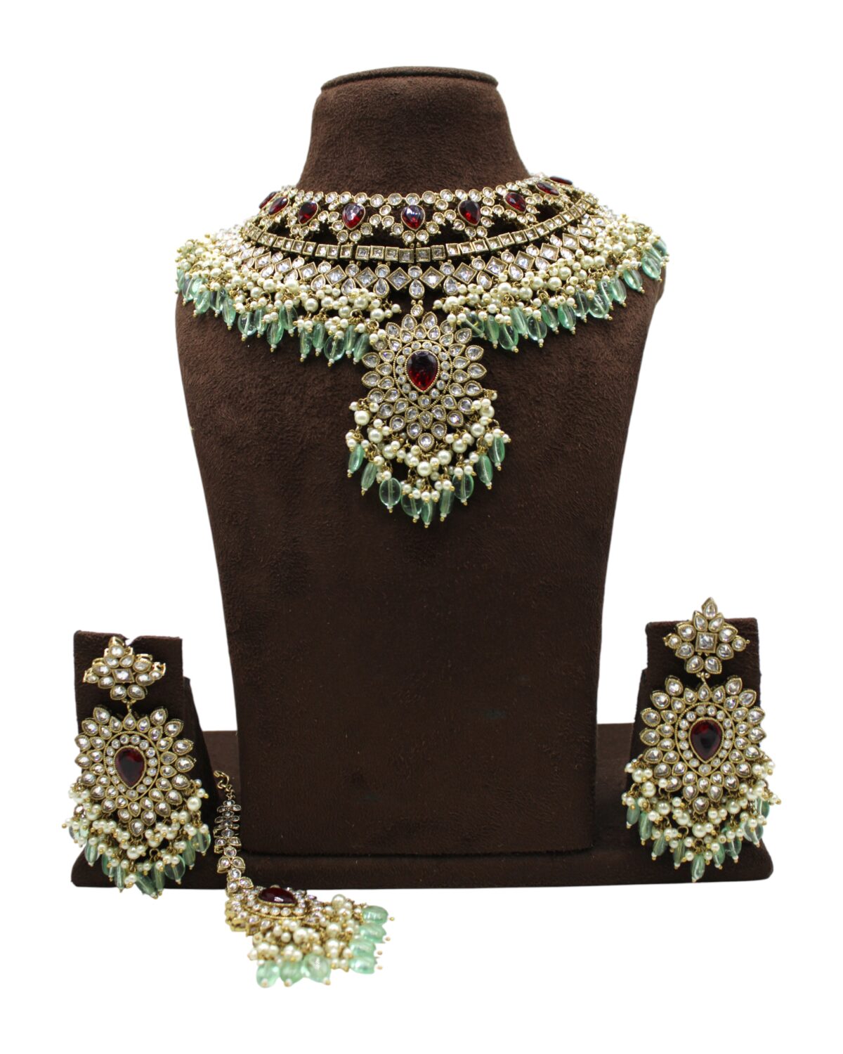 Elegant Traditional Indian Jewelry Set with Pearls and Gemstones
