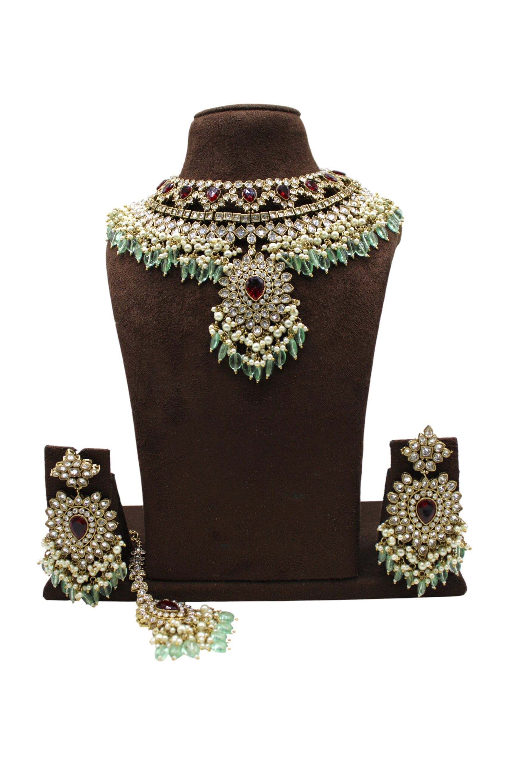 Elegant Traditional Indian Jewelry Set with Pearls and Gemstones