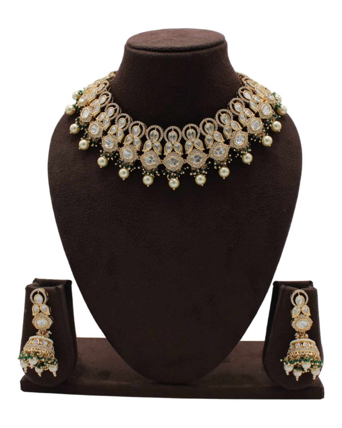 Elegant Traditional Jewelry Set with Necklace and Earrings
