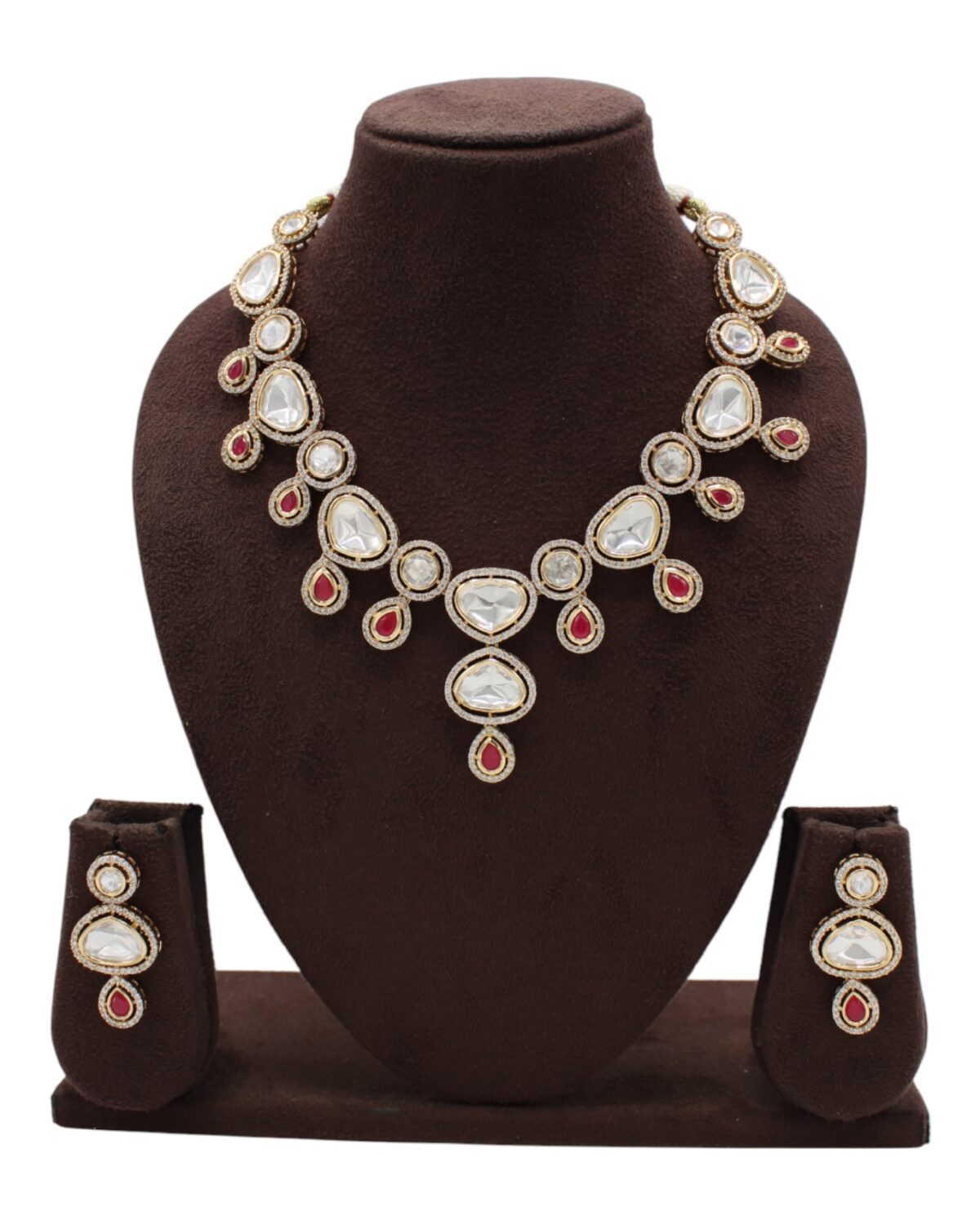 Elegant Traditional Jewelry Set with Pearls and Rubies