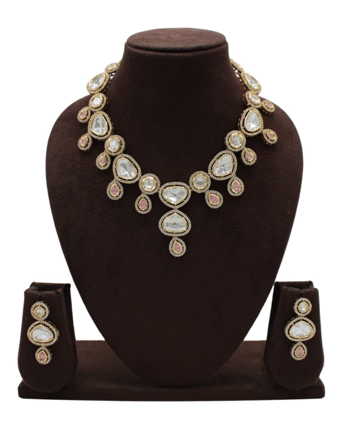 Elegant Traditional Jewelry Set with Intricate Design