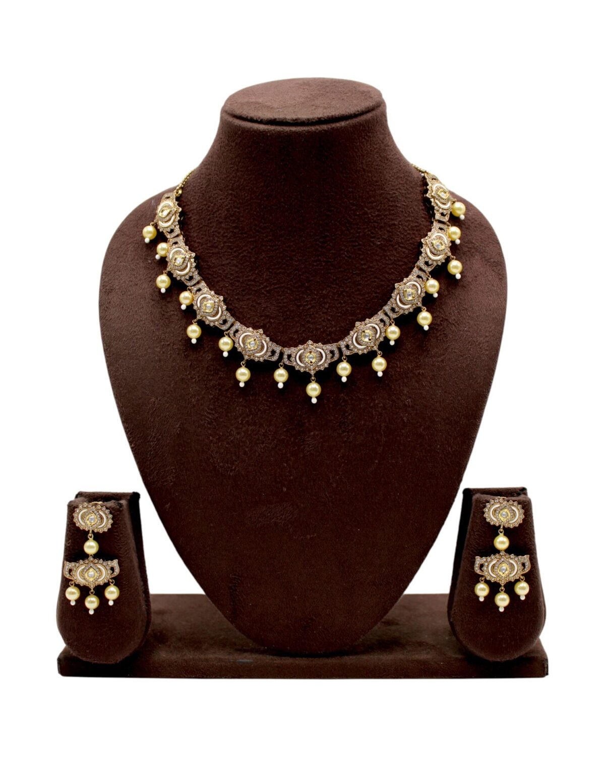Elegant Traditional Jewelry Set with Necklace and Earrings