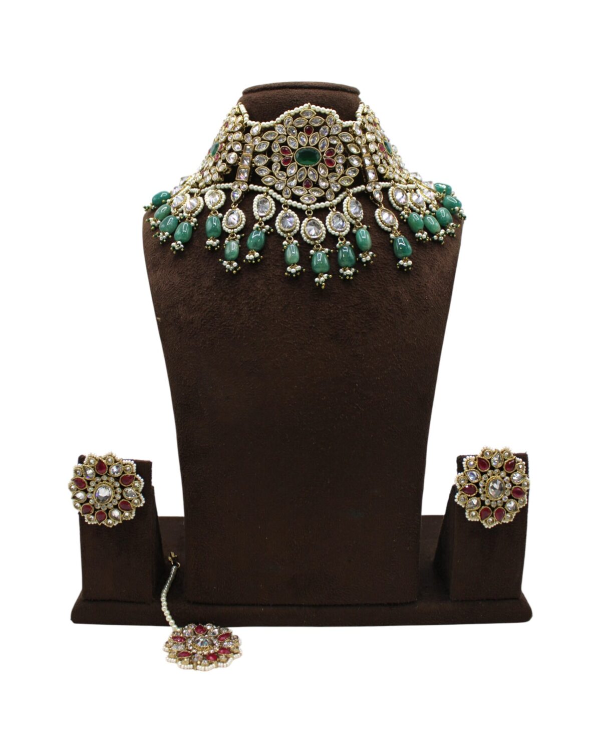 Elegant Traditional Jewelry Set with Emerald and Ruby Accents