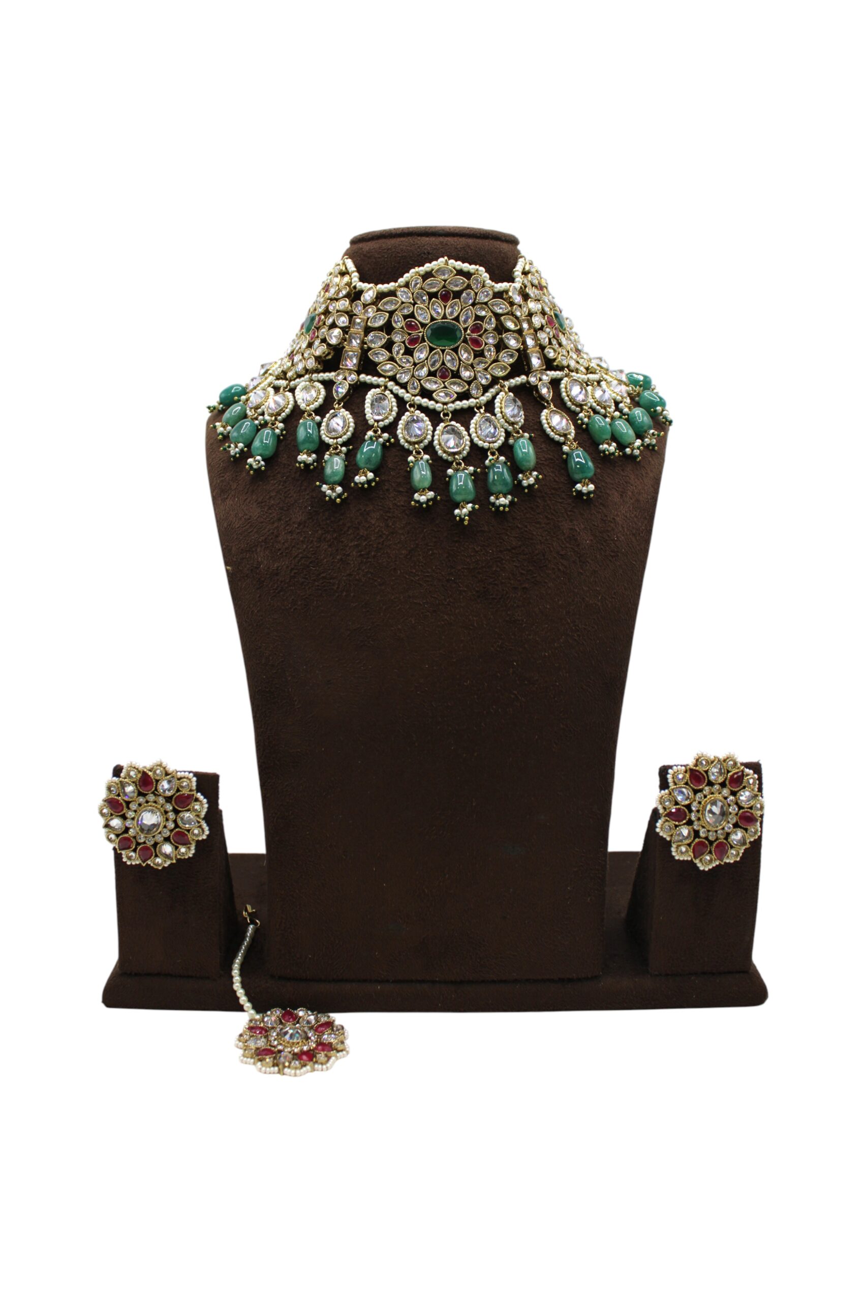 Elegant Traditional Jewelry Set with Emerald and Ruby Accents