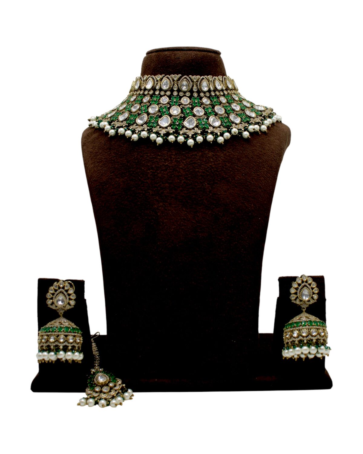 Elegant Traditional Jewelry Set with Green Accents