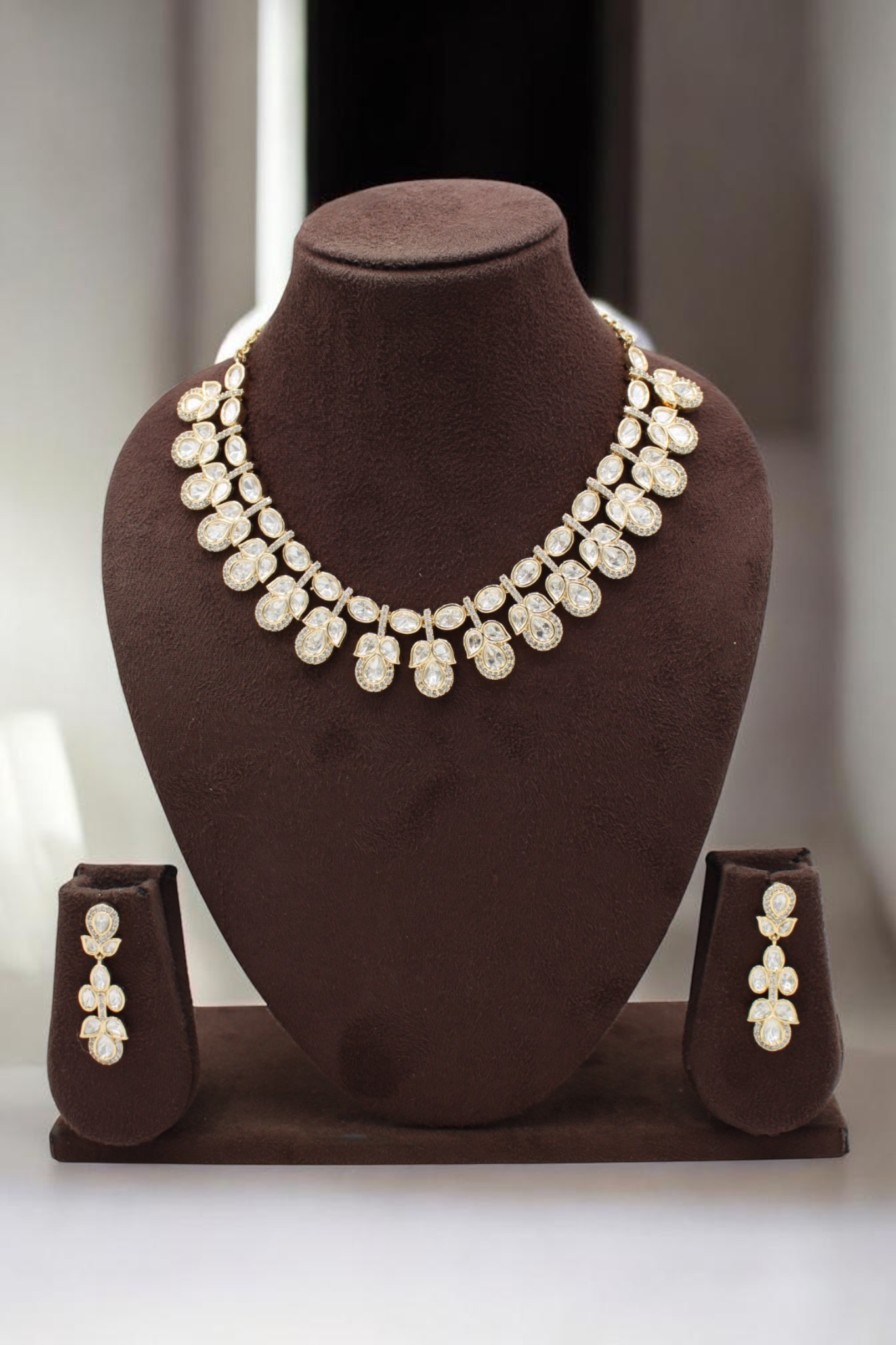 Elegant Gold and Crystal Necklace Set - Image 2