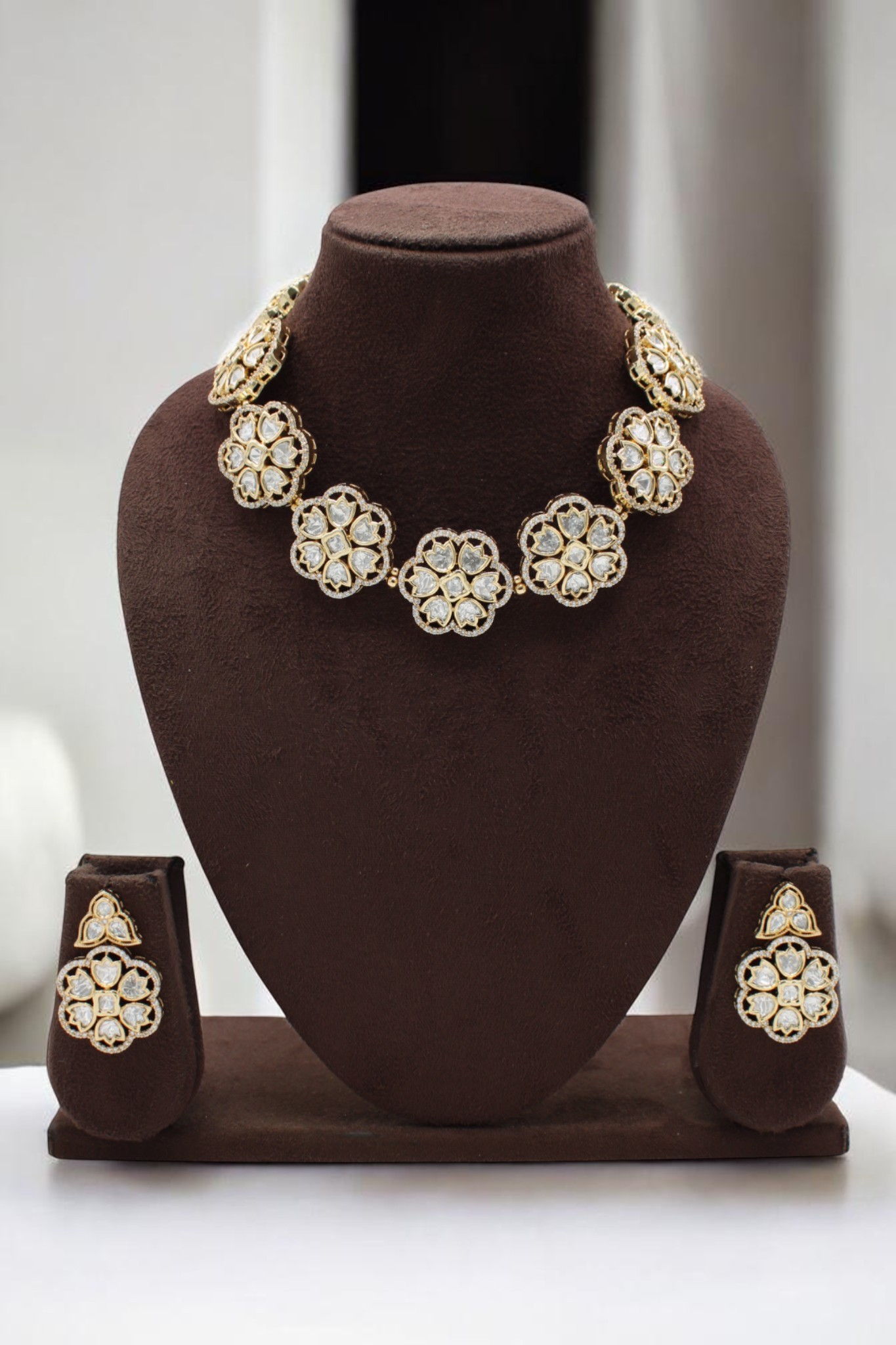 Elegant Floral Design Jewelry Set - Image 2