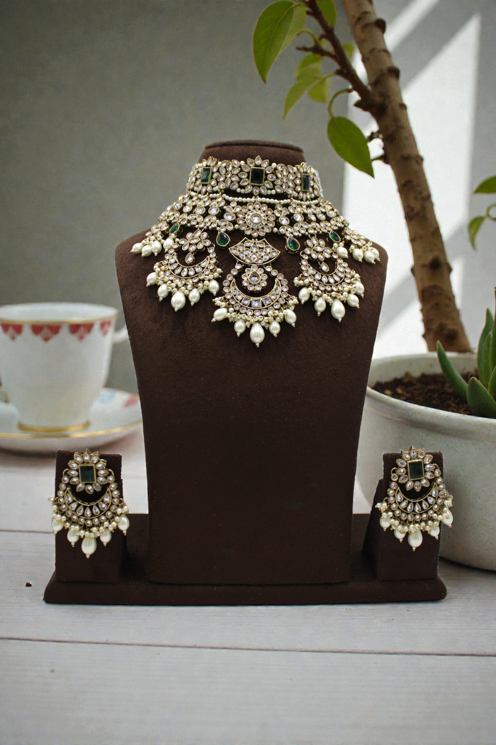 Elegant Traditional Indian Jewelry Set with Intricate Design - Image 2