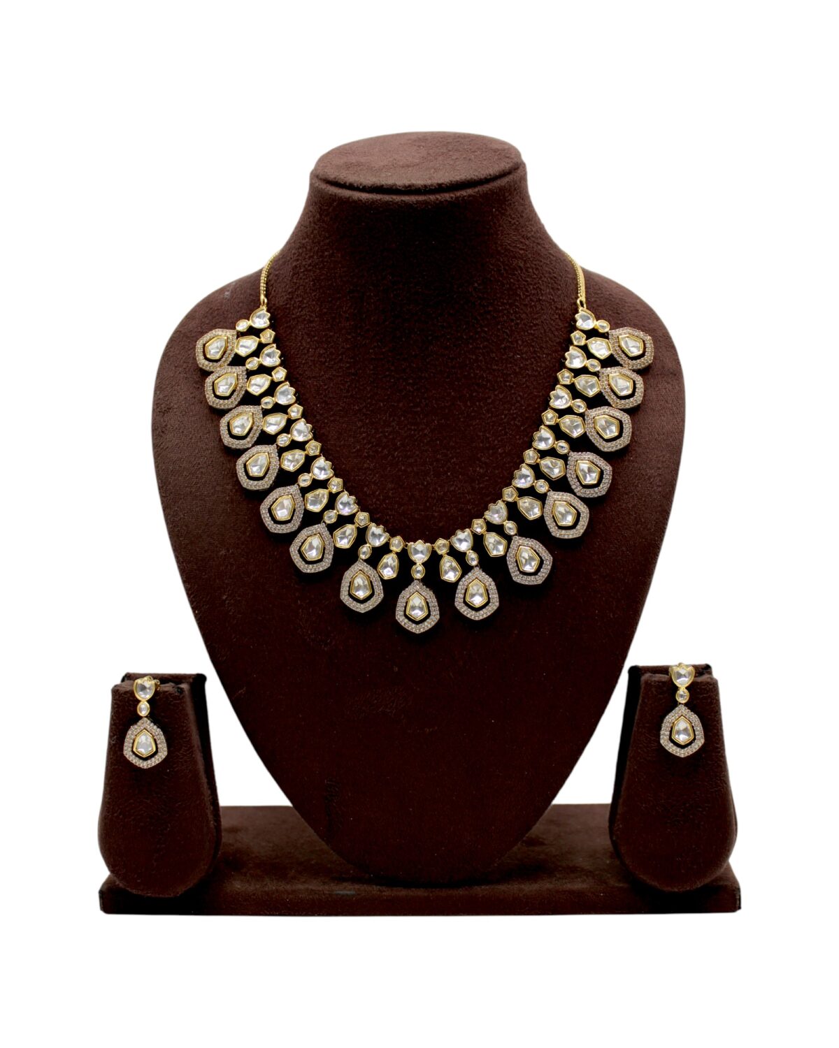 Elegant Gold and Pearl Necklace Set